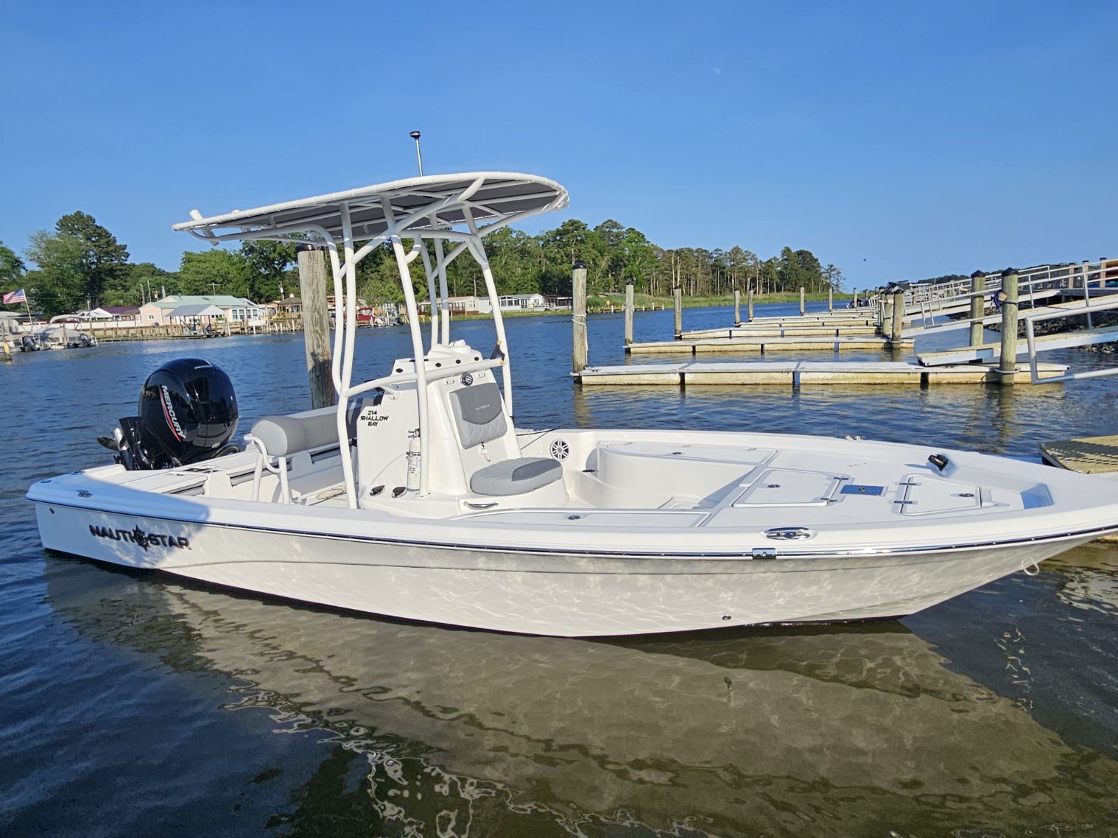 Nauticstar Bay Boat (DL8153AP)