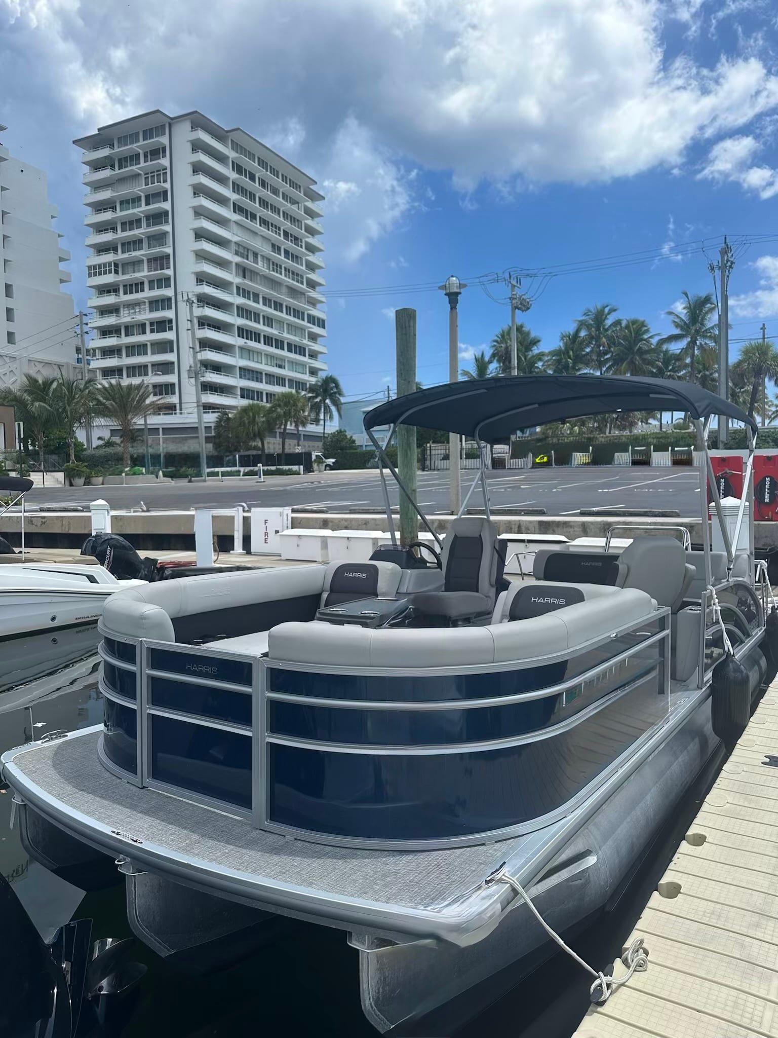 MO' LOVE (23' Harris Tritoon 150 HP - Fishing or Cruising)