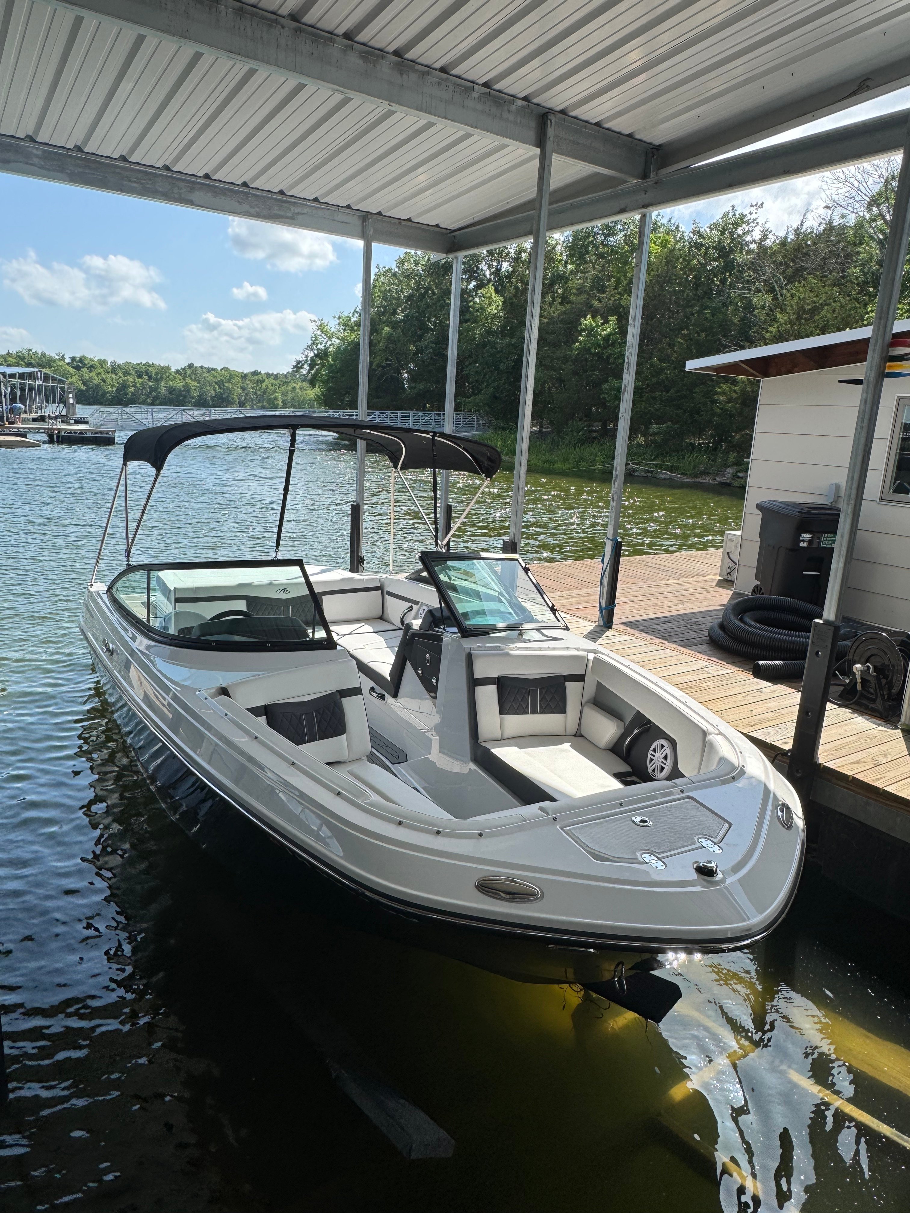 Snape - Monterey M22 - Bowrider