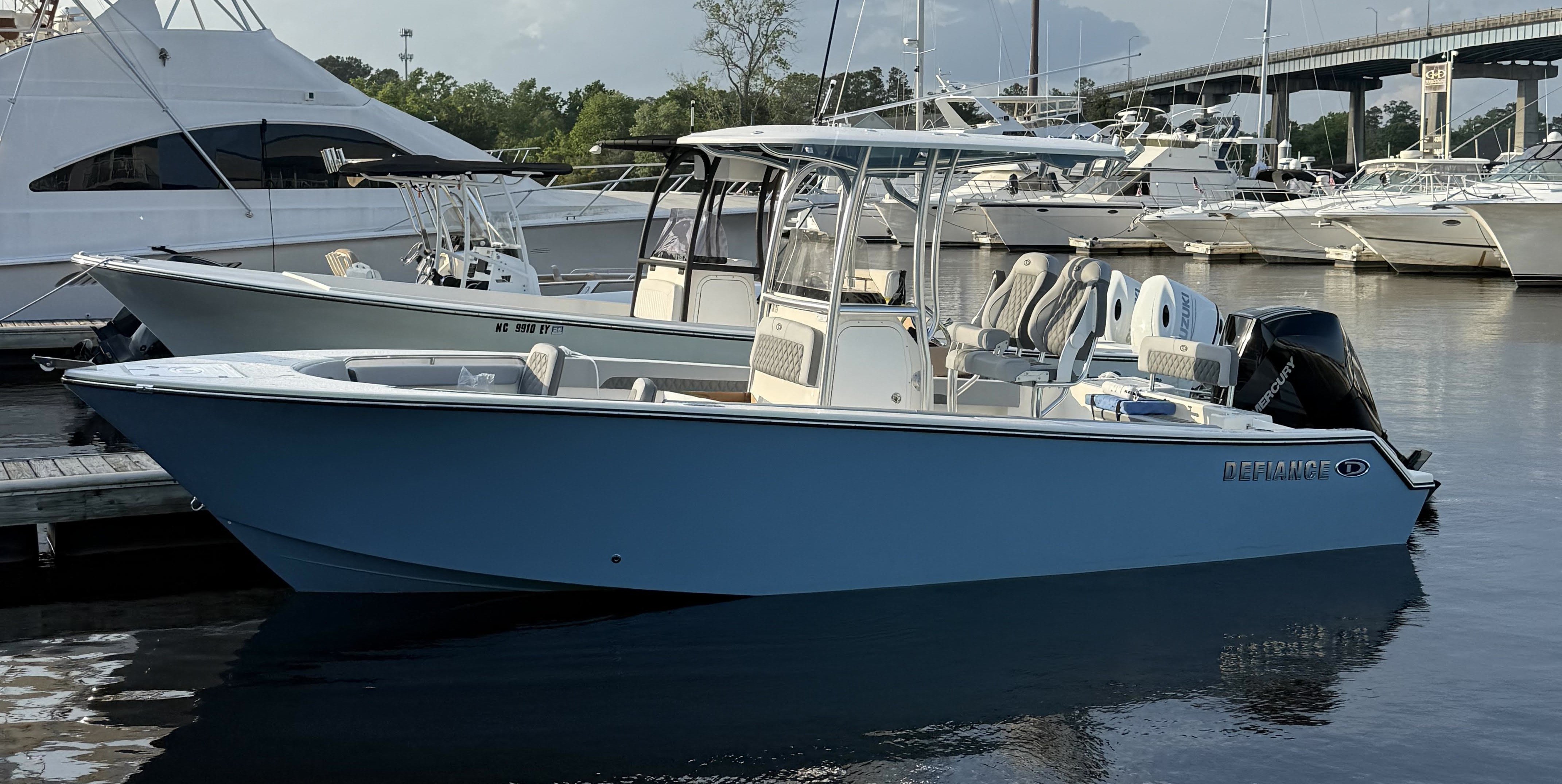 BLUEFIN - Defiance 240 Catalina