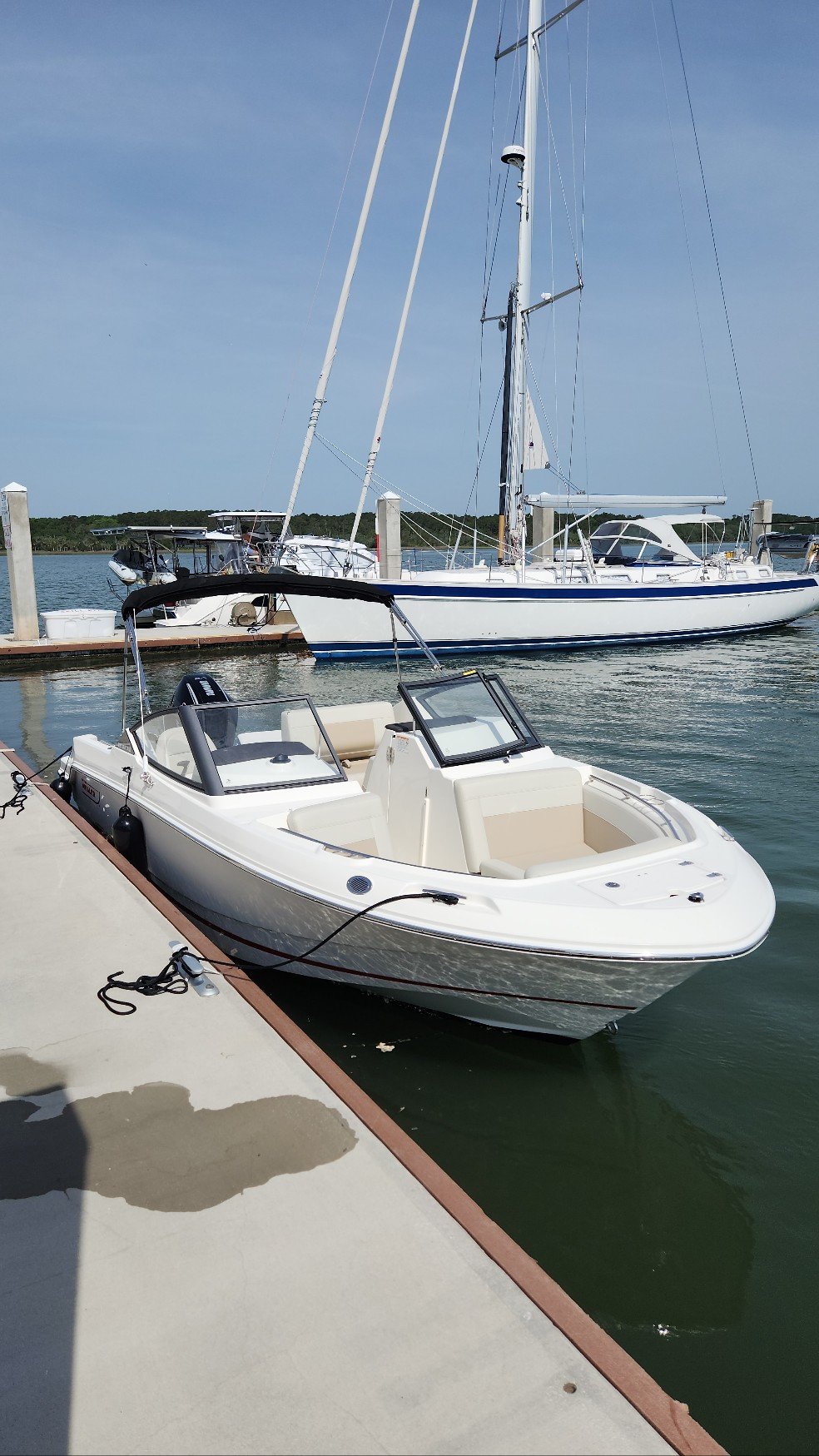 Island Freedom 33 (21' Boston Whaler 225HP Dual Console-Cruising)