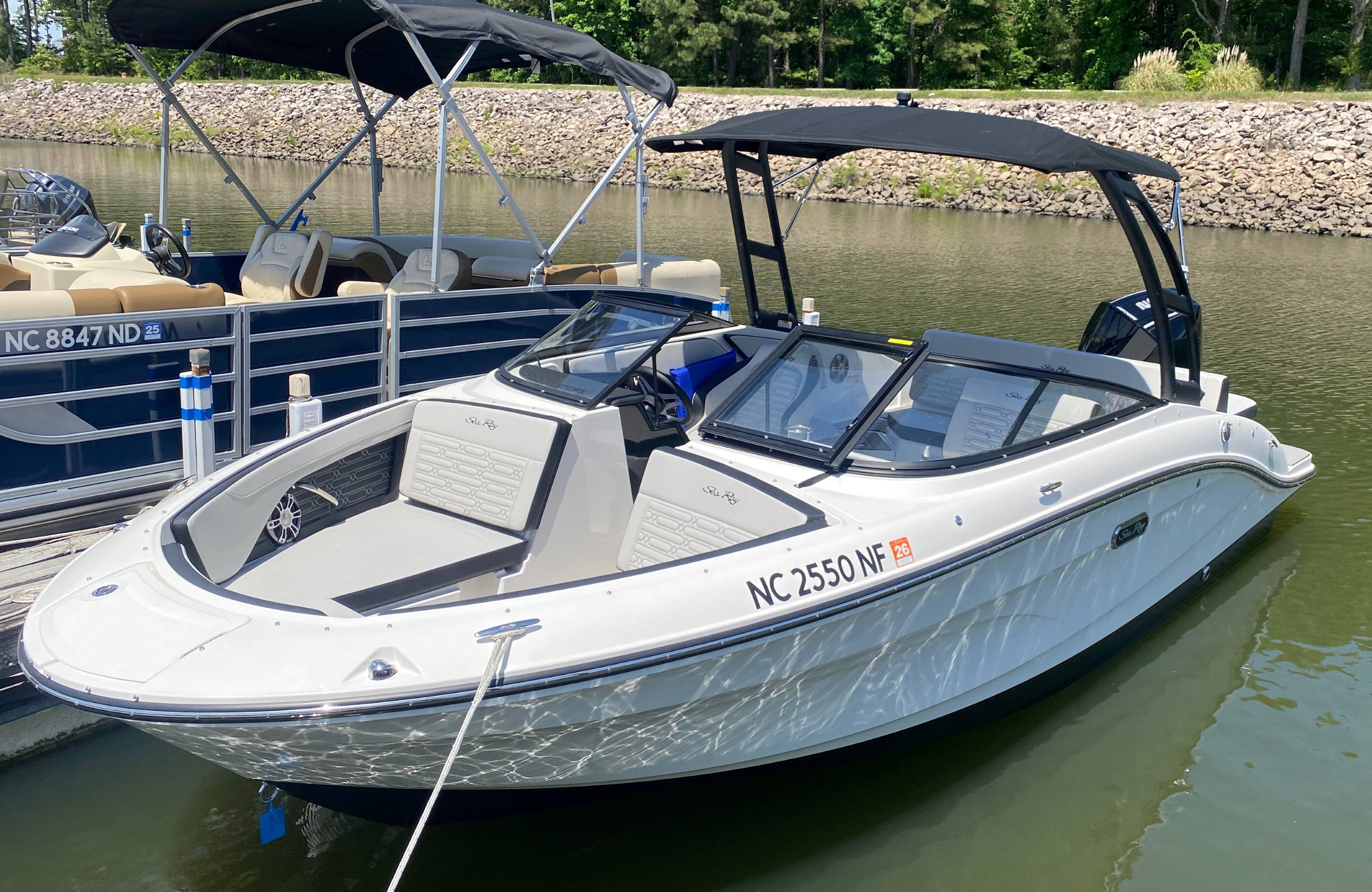 HANDS ON THE WHEEL (Sea Ray SPX 210)
