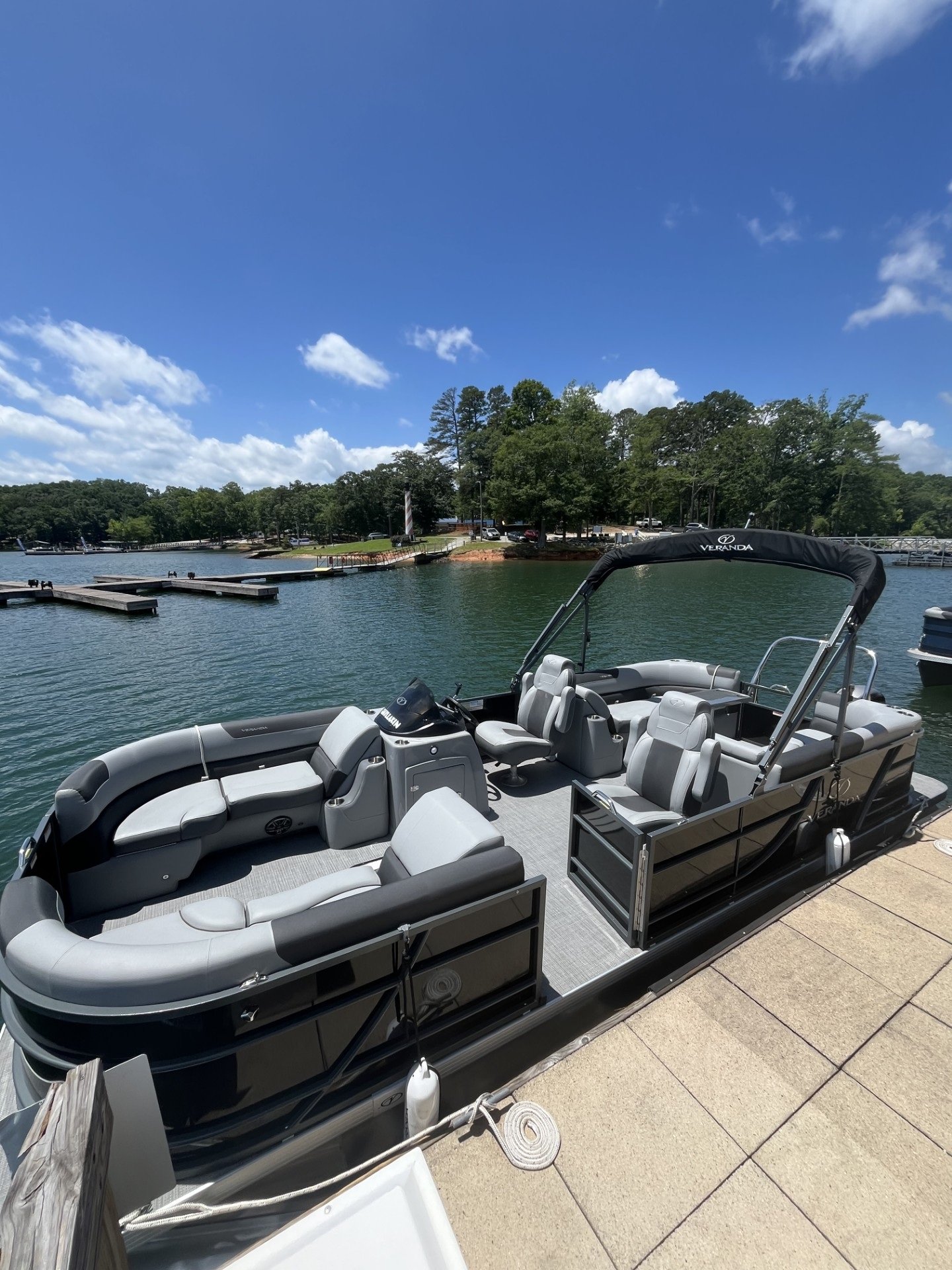 CHILLAXIN (22ft Tritoon 175hp)