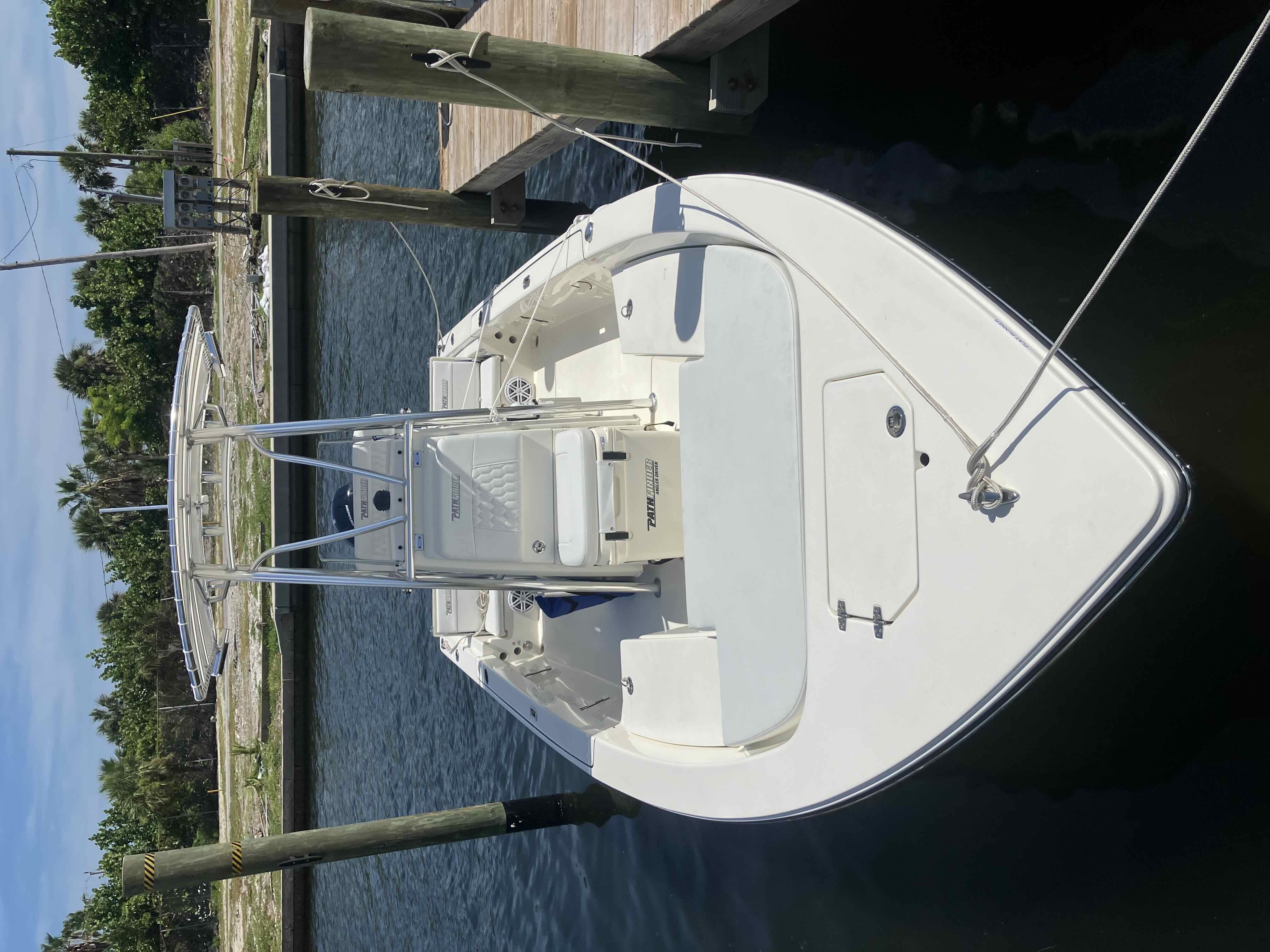 FLAT RUNNER (22FT Center Console Pathfinder 150 HP)