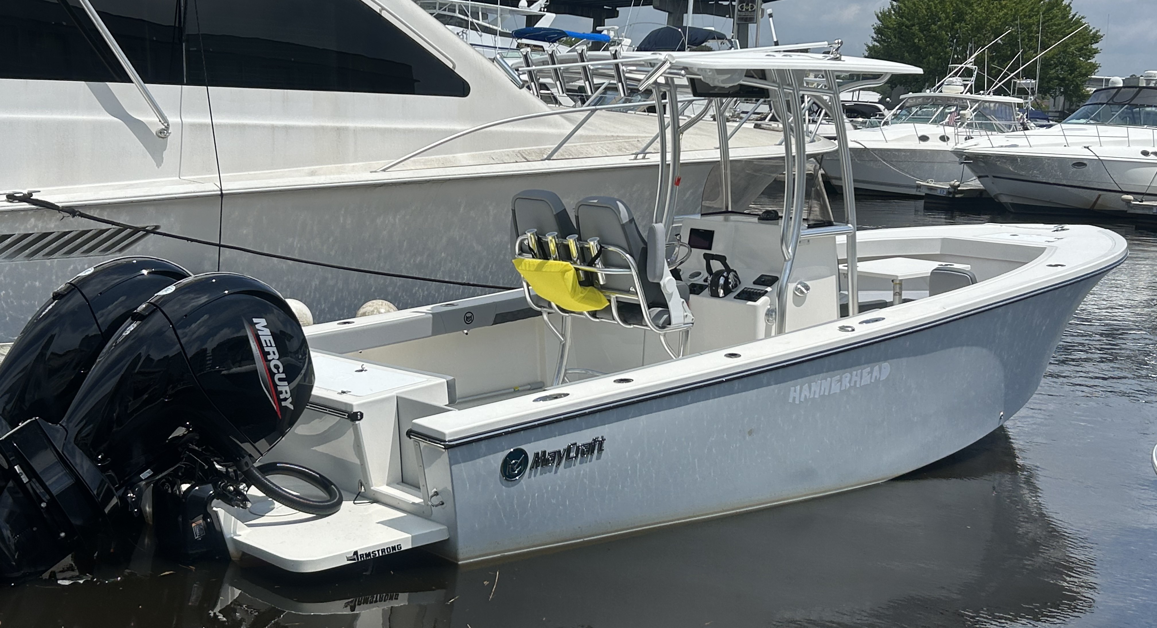 HAMMERHEAD - May Craft 245 - OFFSHORE USE ONLY