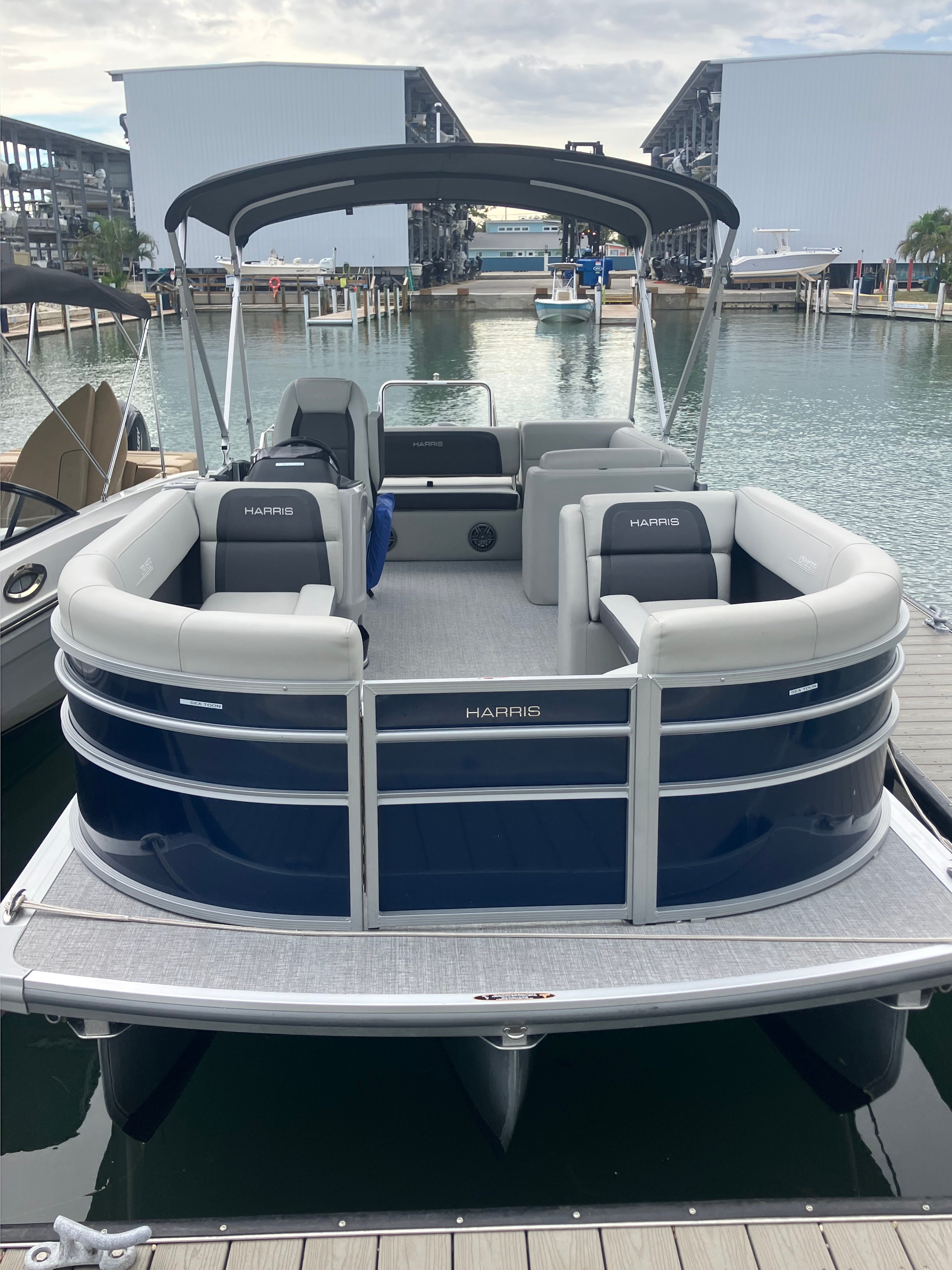 SEA TOON (23' Harris HCX23 Tritoon 150 HP - Fishing or Cruising)