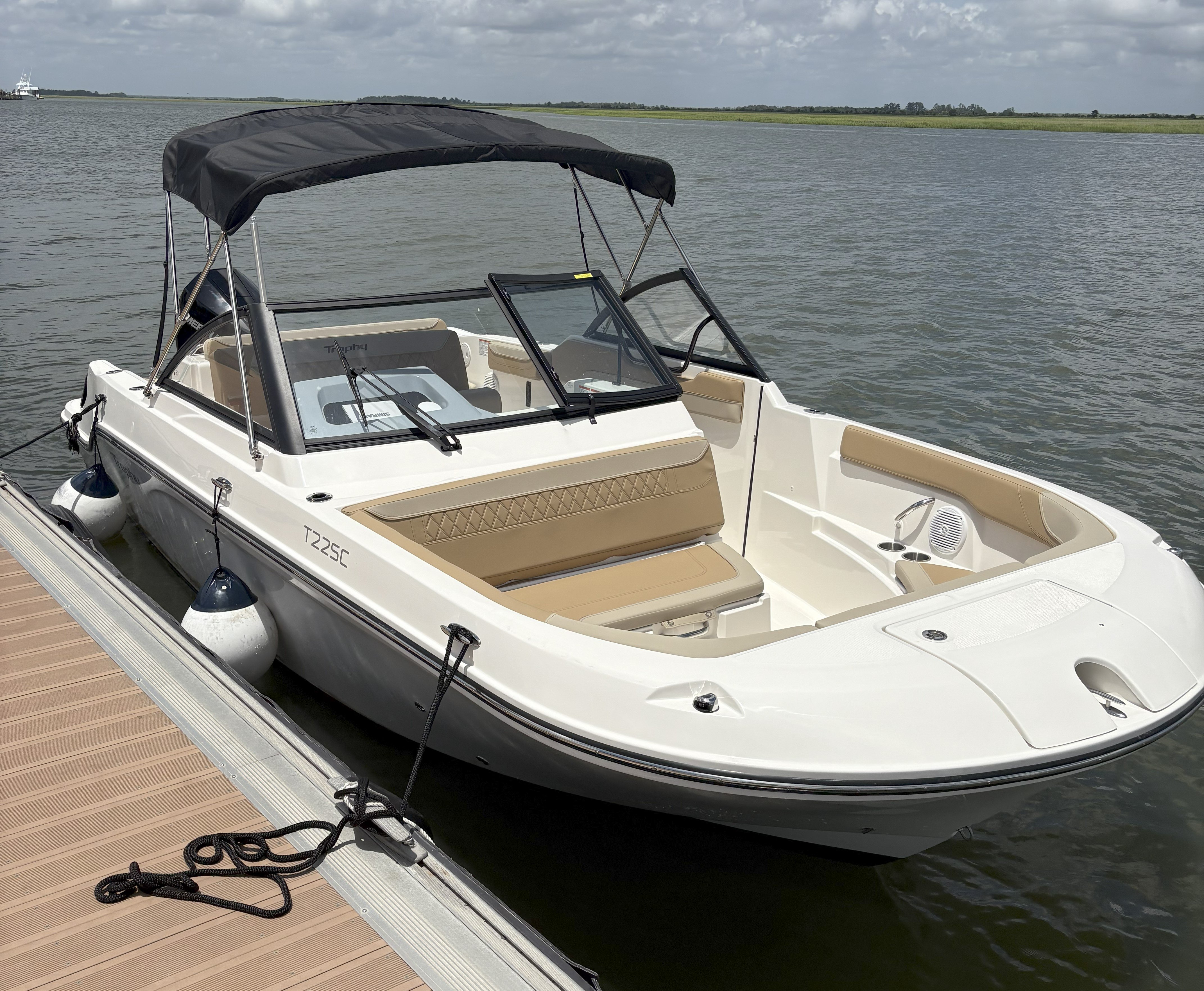 Freedom XV (Trophy - 22' Bowrider)