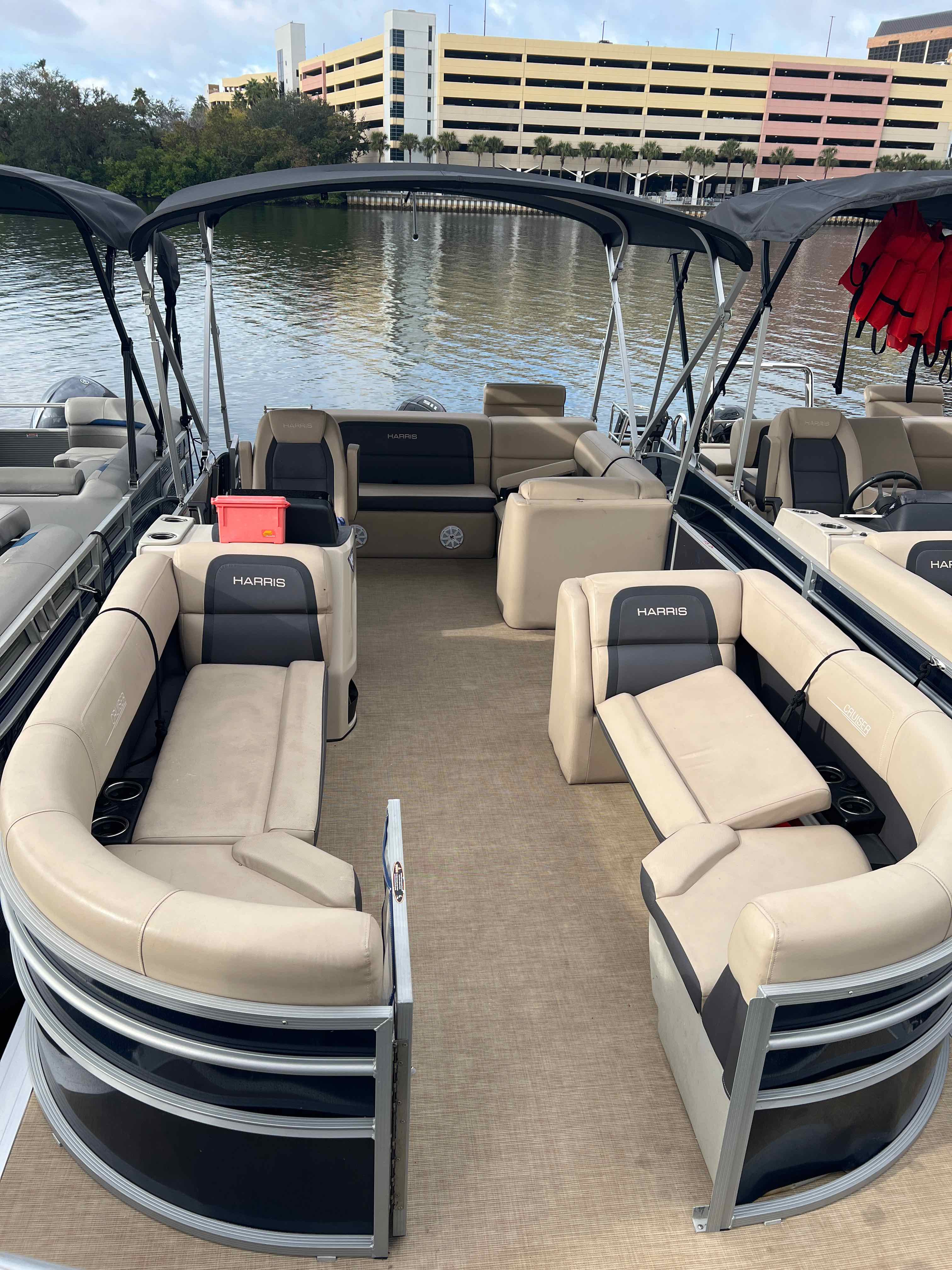 THUNDER - 23' Harris Tritoon (150 HP)