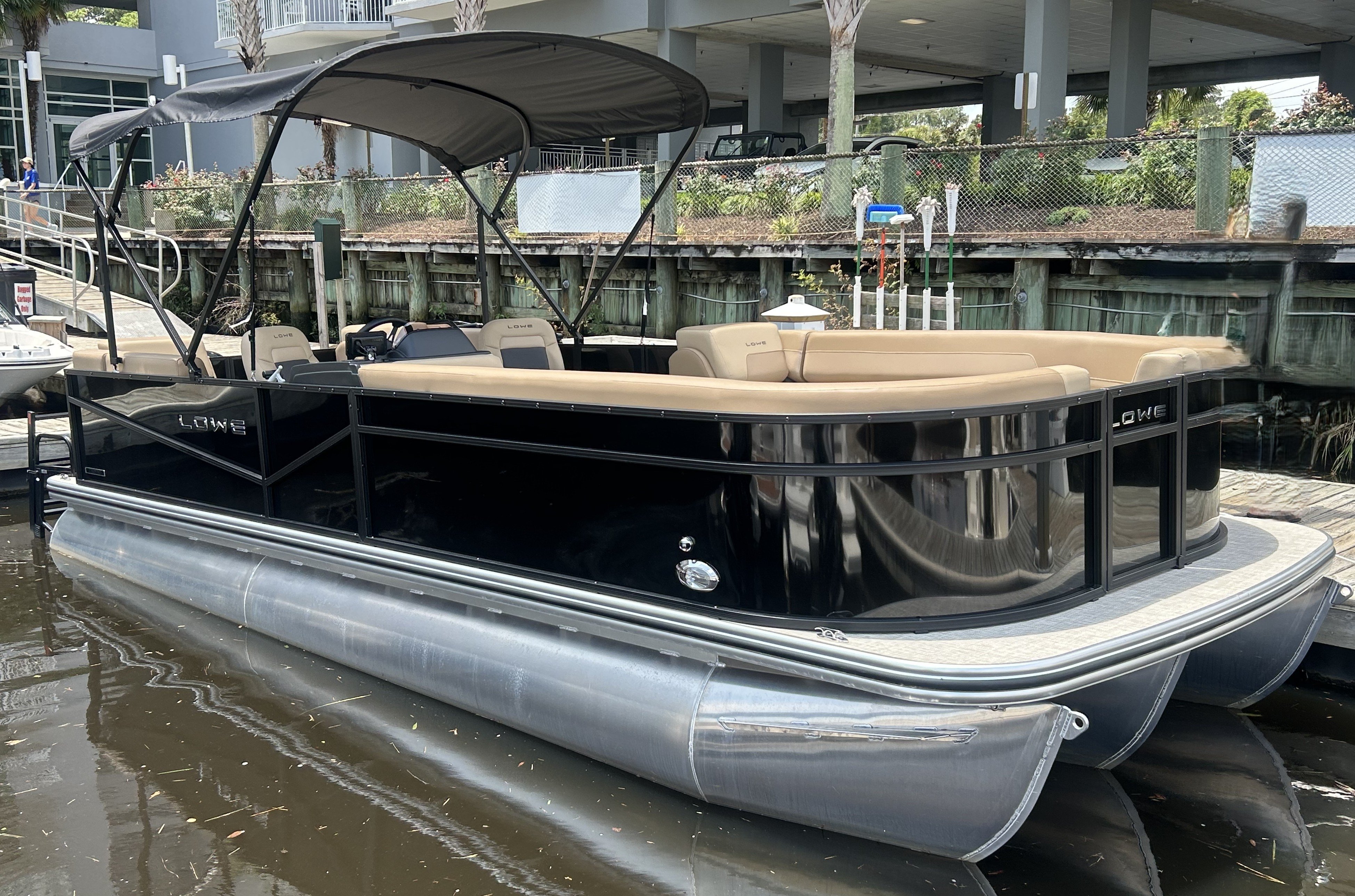 SWEET N LOW - LOWE LS230 - NO FISHING ALLOWED