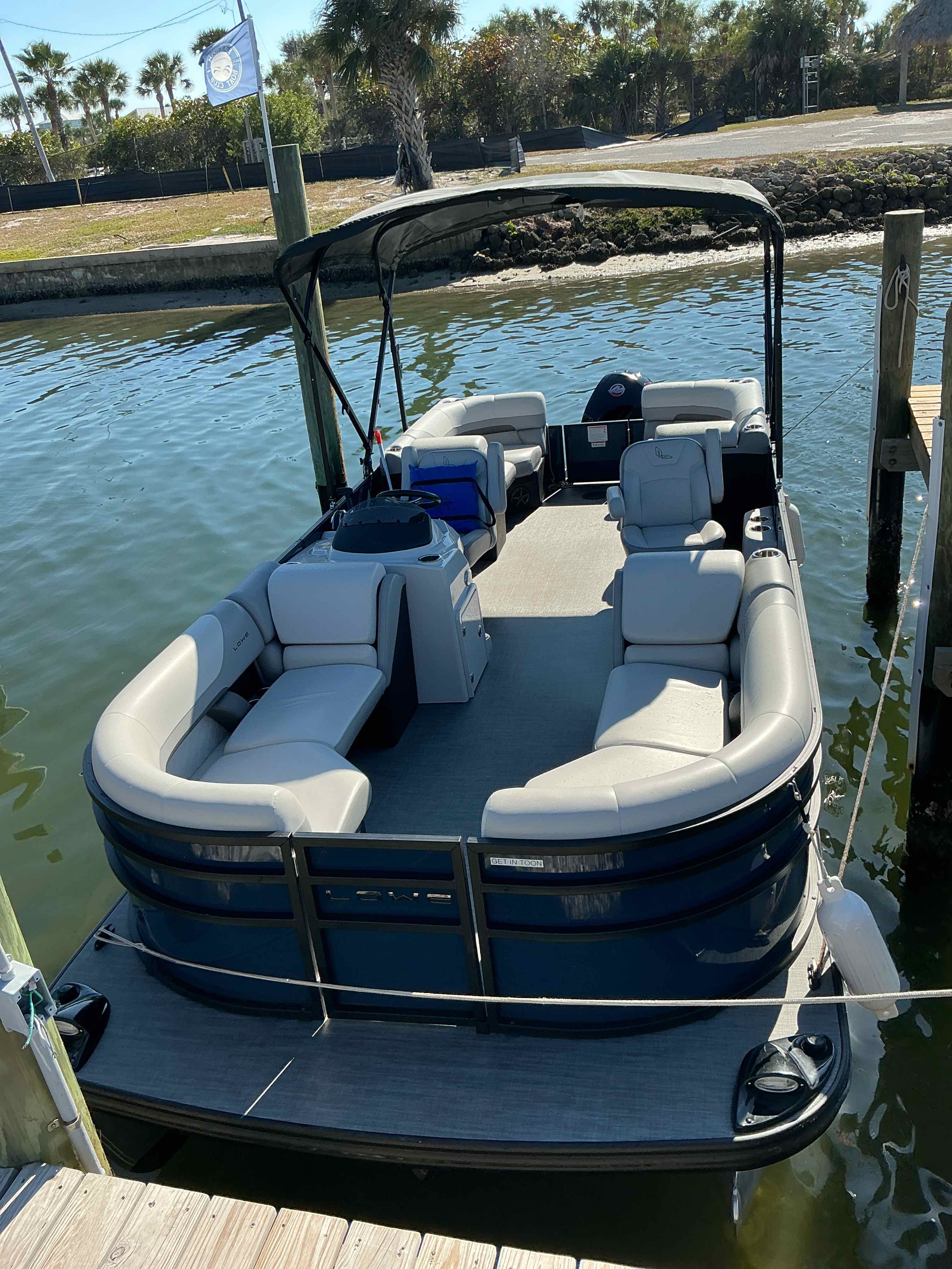 GET IN TOON (23' LOWE Tritoon -150HP-Cruising/Fishing)