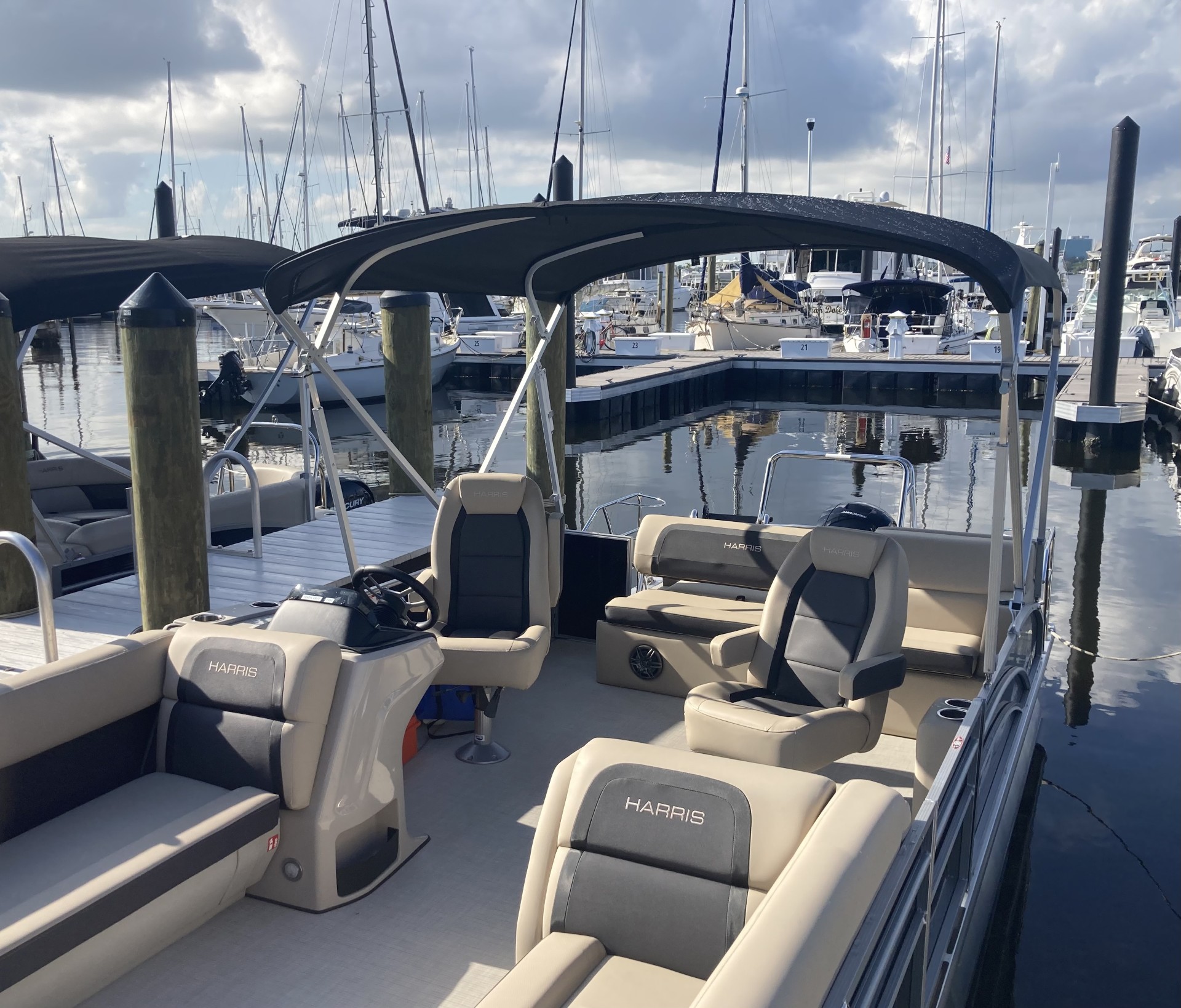 TOON OUT (23' Harris HCX23 Tritoon 150 HP - Fishing or Cruising)