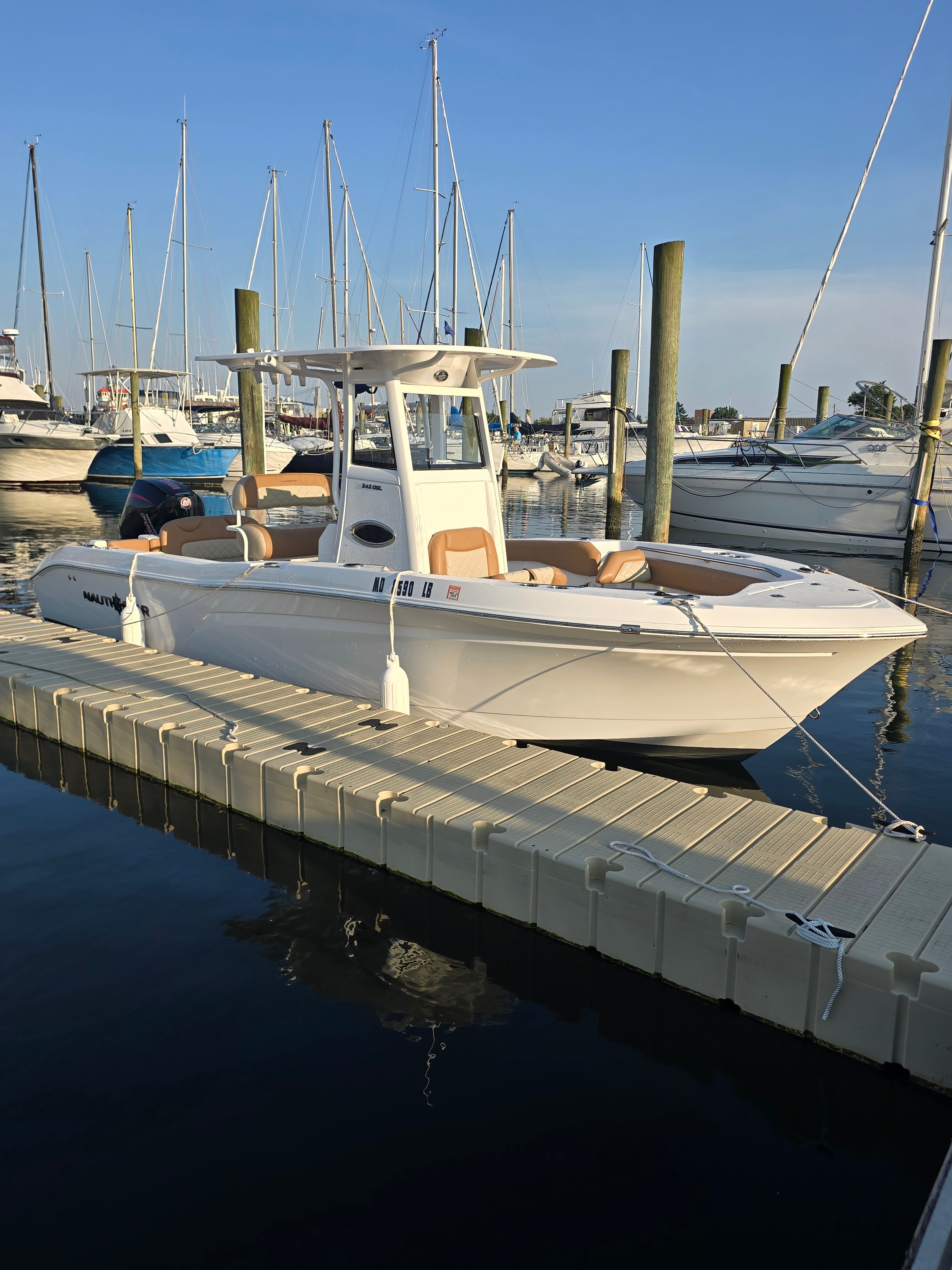 Nauti Buoy (Nautic Star 242 CC - Mercury 250hp)