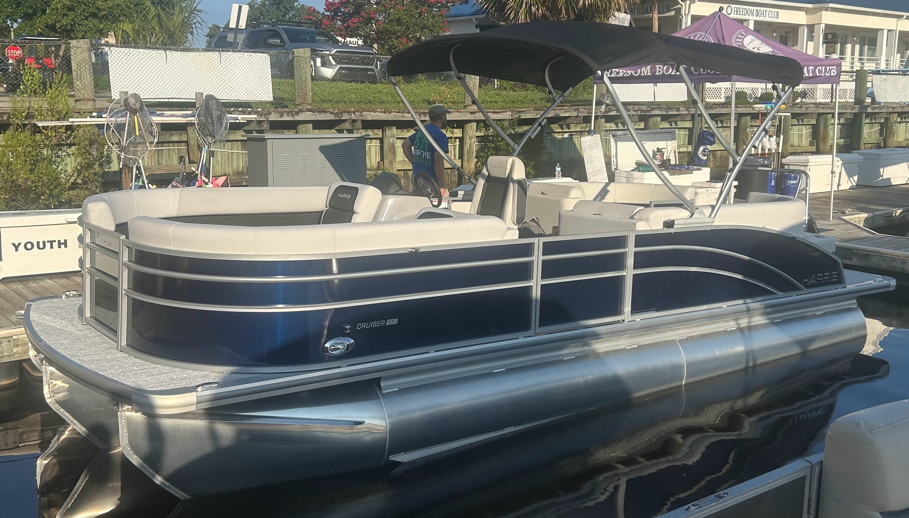 SYLVESTER - Harris Tritoon Cruiser 230 - NO FISHING