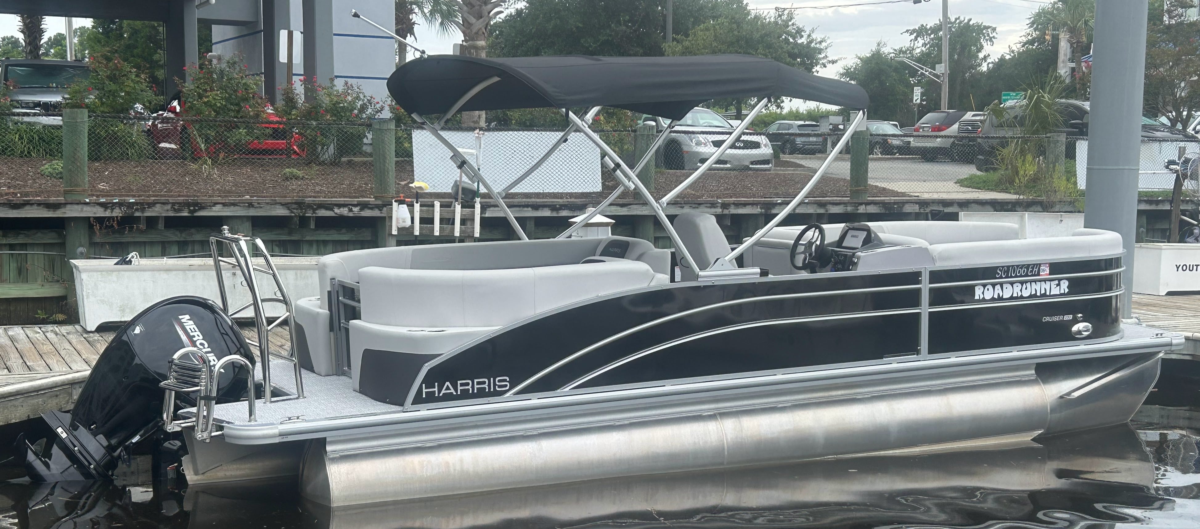 ROADRUNNER - Harris Tritoon Cruiser 230 - NO FISHING