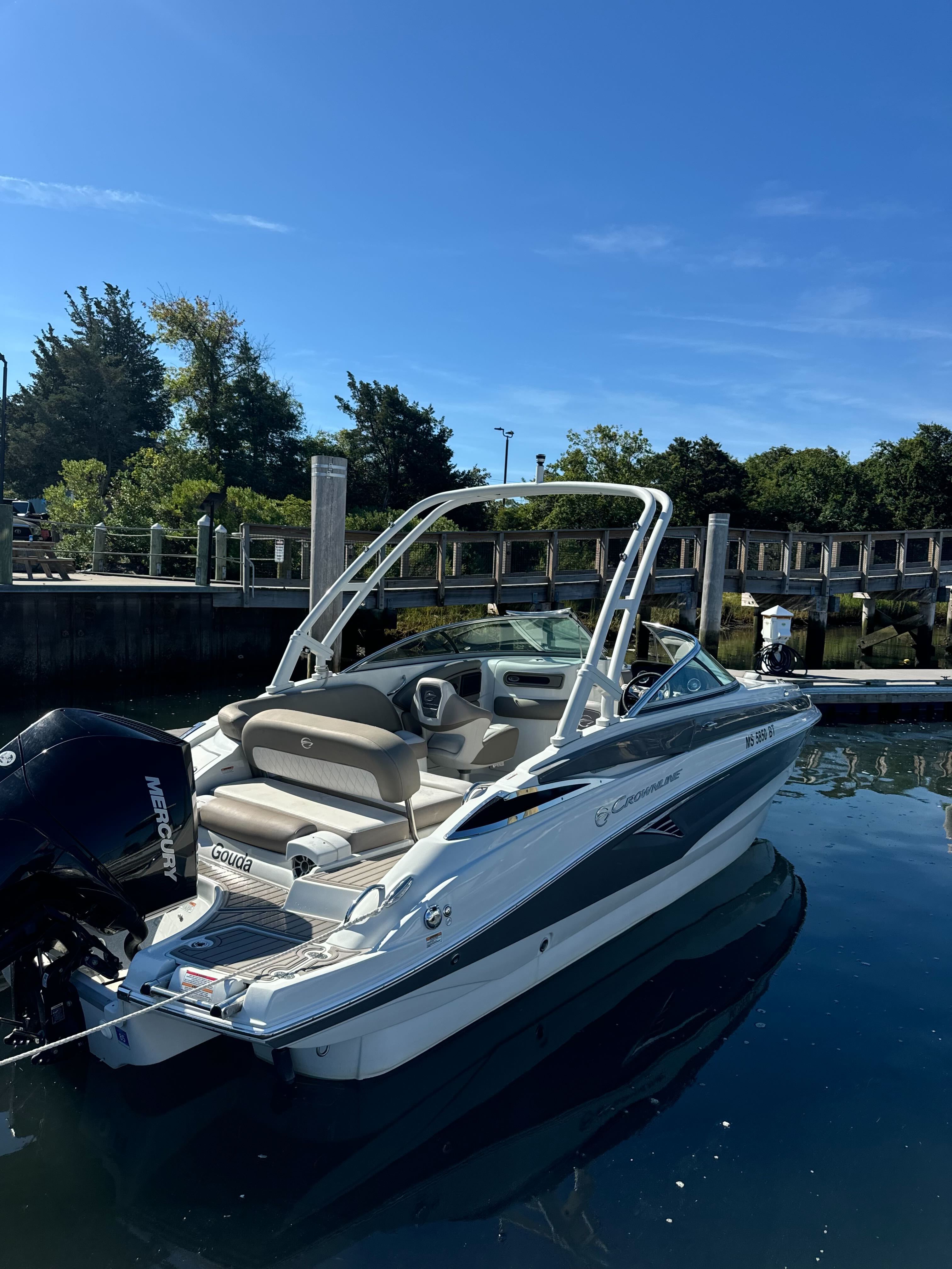 Gouda - 23' Deck Boat - No Fishing