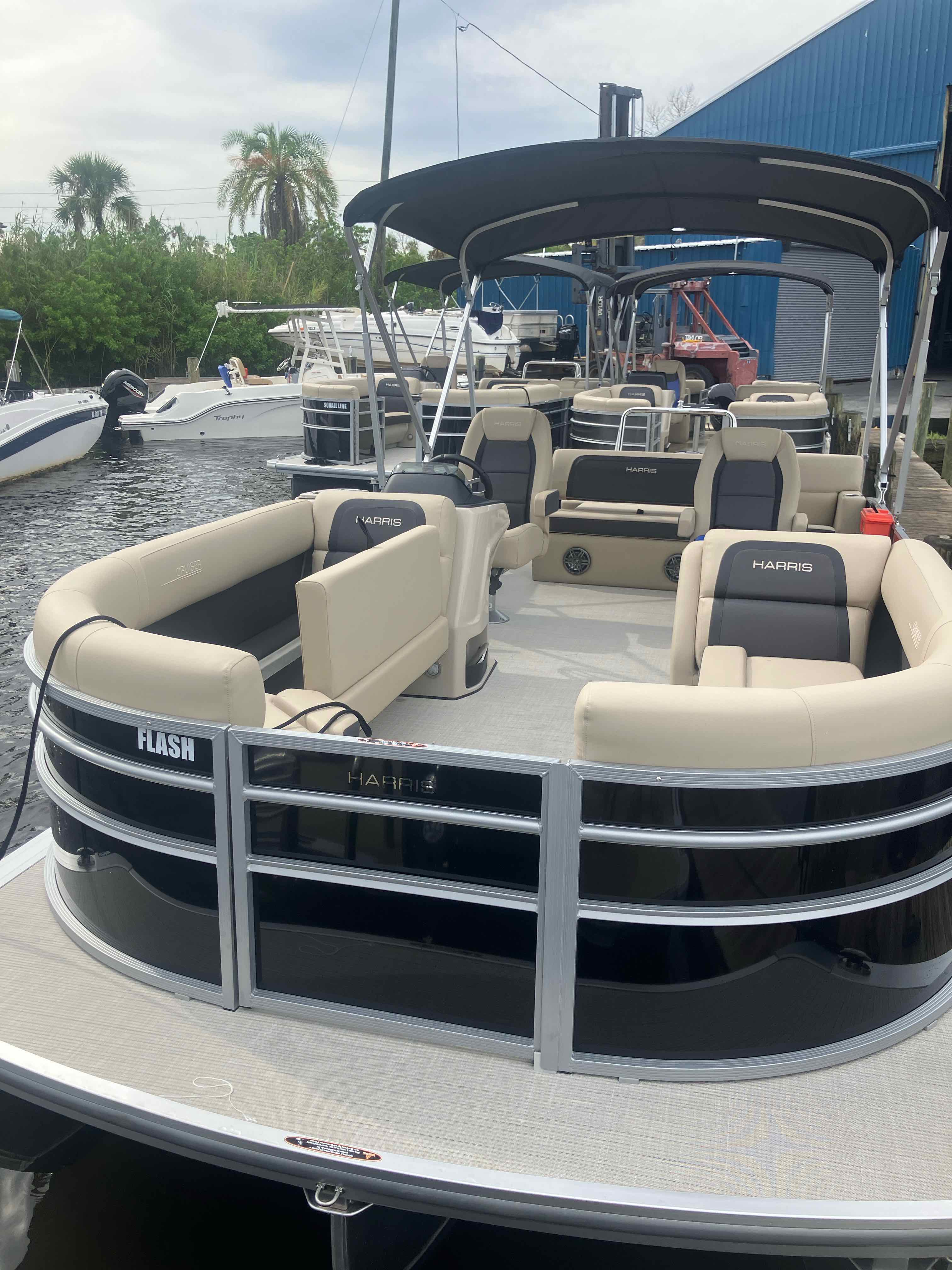 FLASH (22ft Harris HCX23 Pontoon)