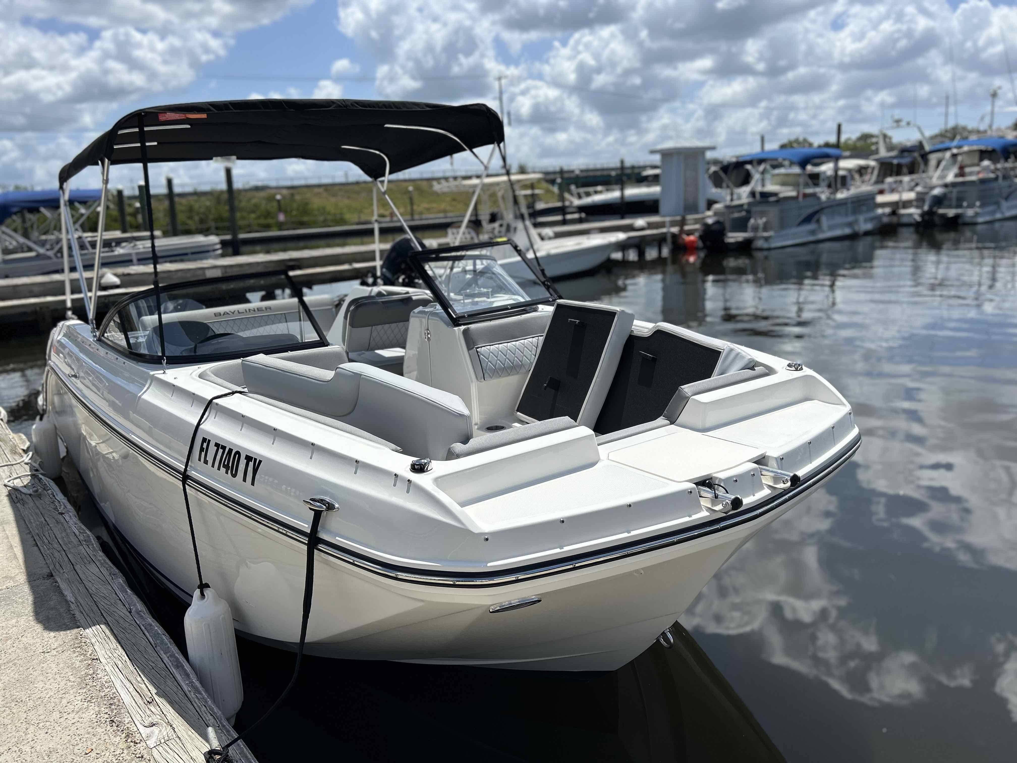 PHANTA (22' Bayliner D22 200 HP - Cruising Only)