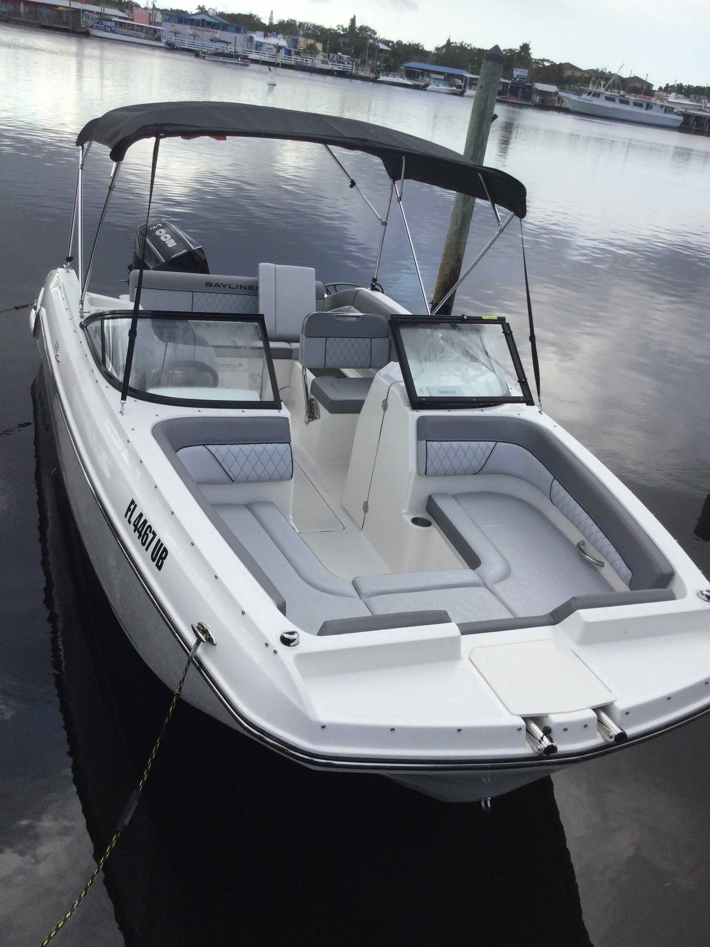 LAKE CHARMER (22' Bayliner D22 200 HP - Cruising Only)
