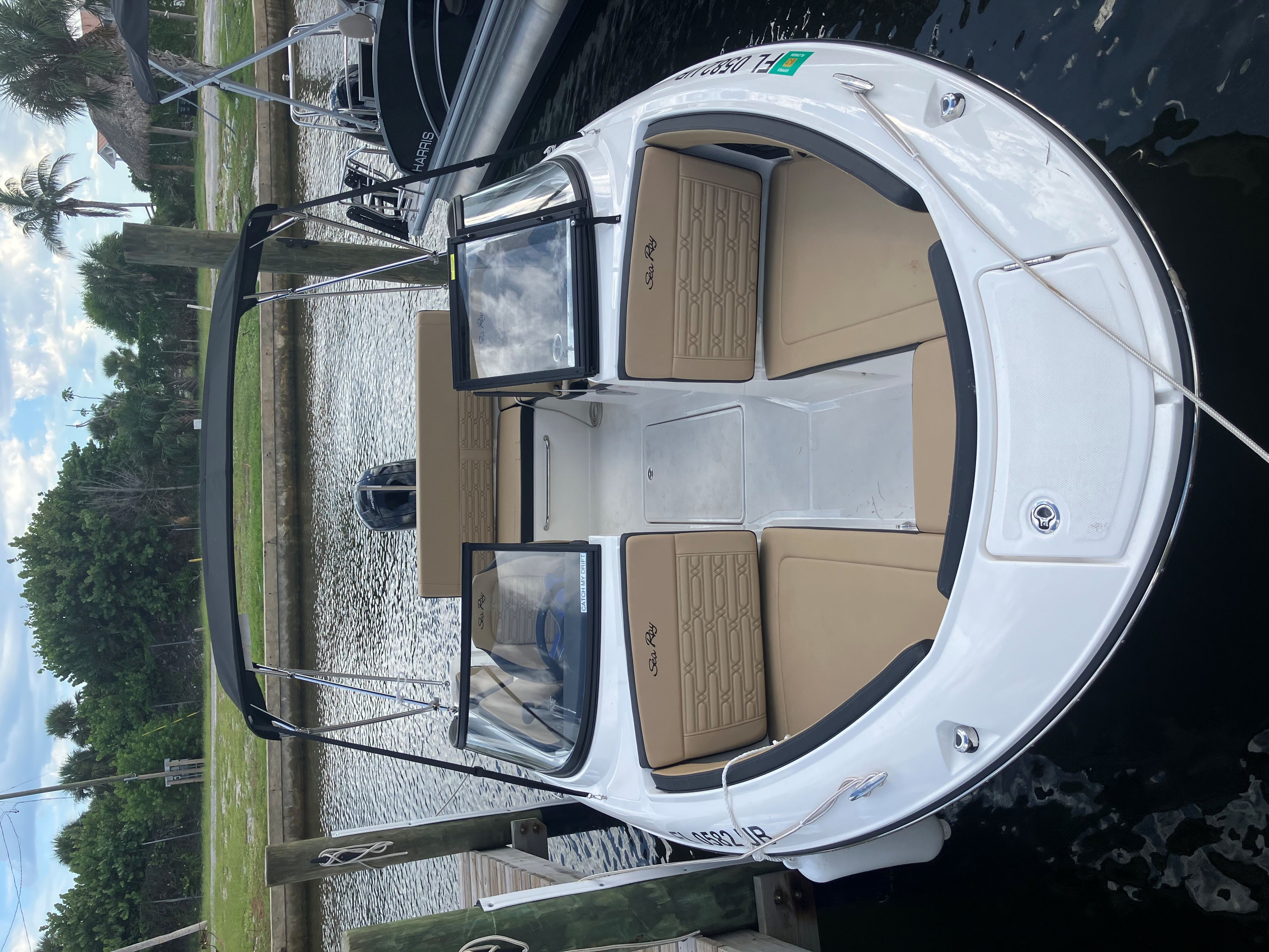 DRIFTING AWAY (Sea Ray SPX 210)