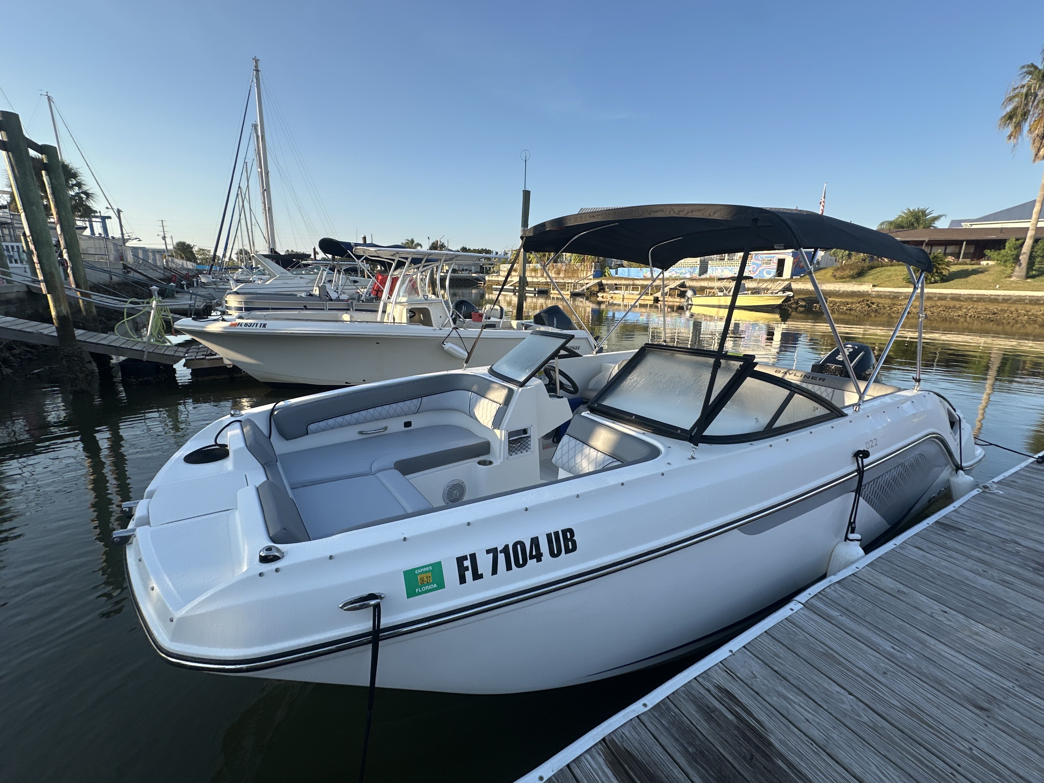 BARKLEY (22' Bayliner D22 200 HP - Cruising Only)