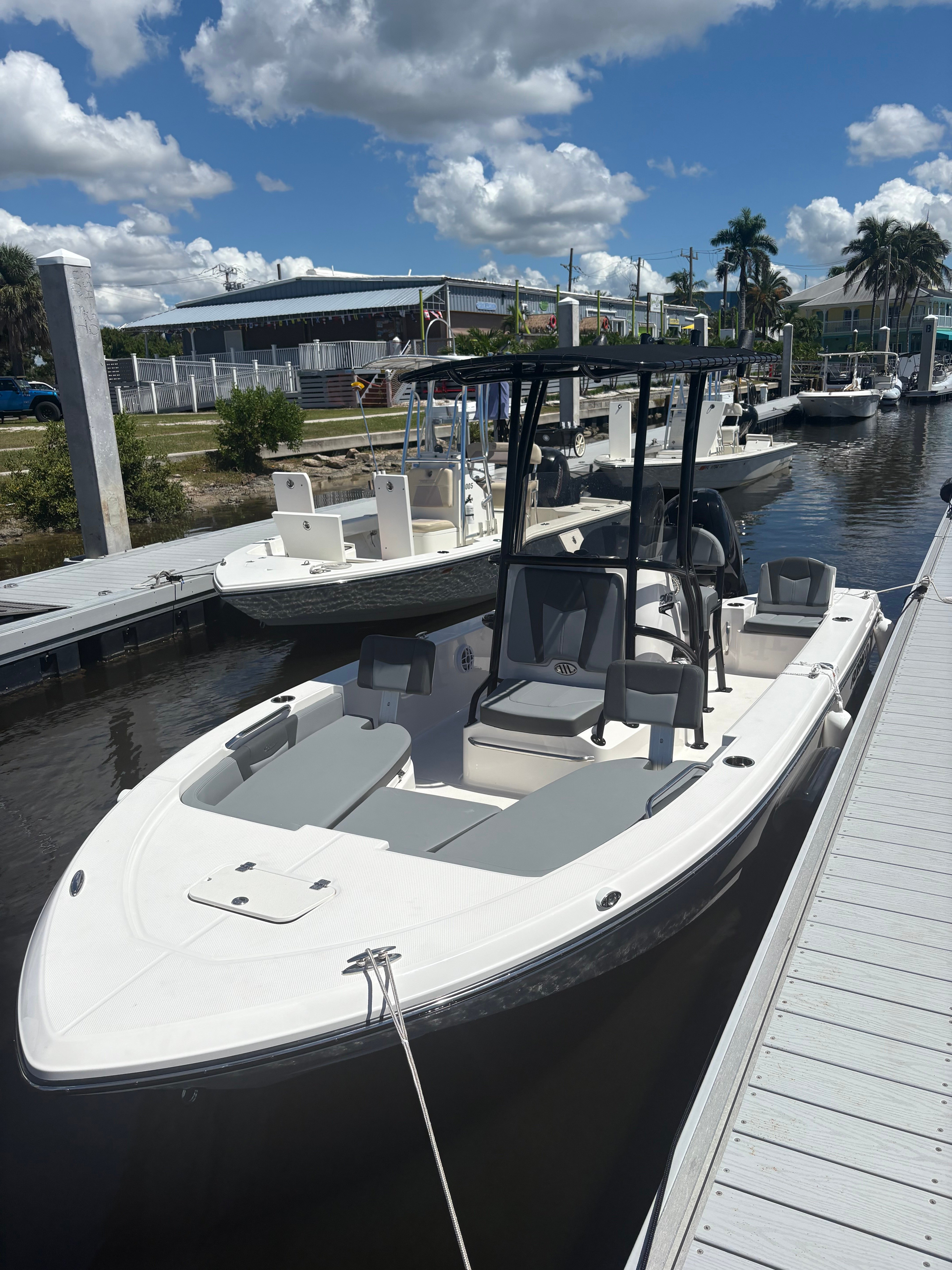 IN SALT (20' Robalo Cayman 206 CC 150HP)