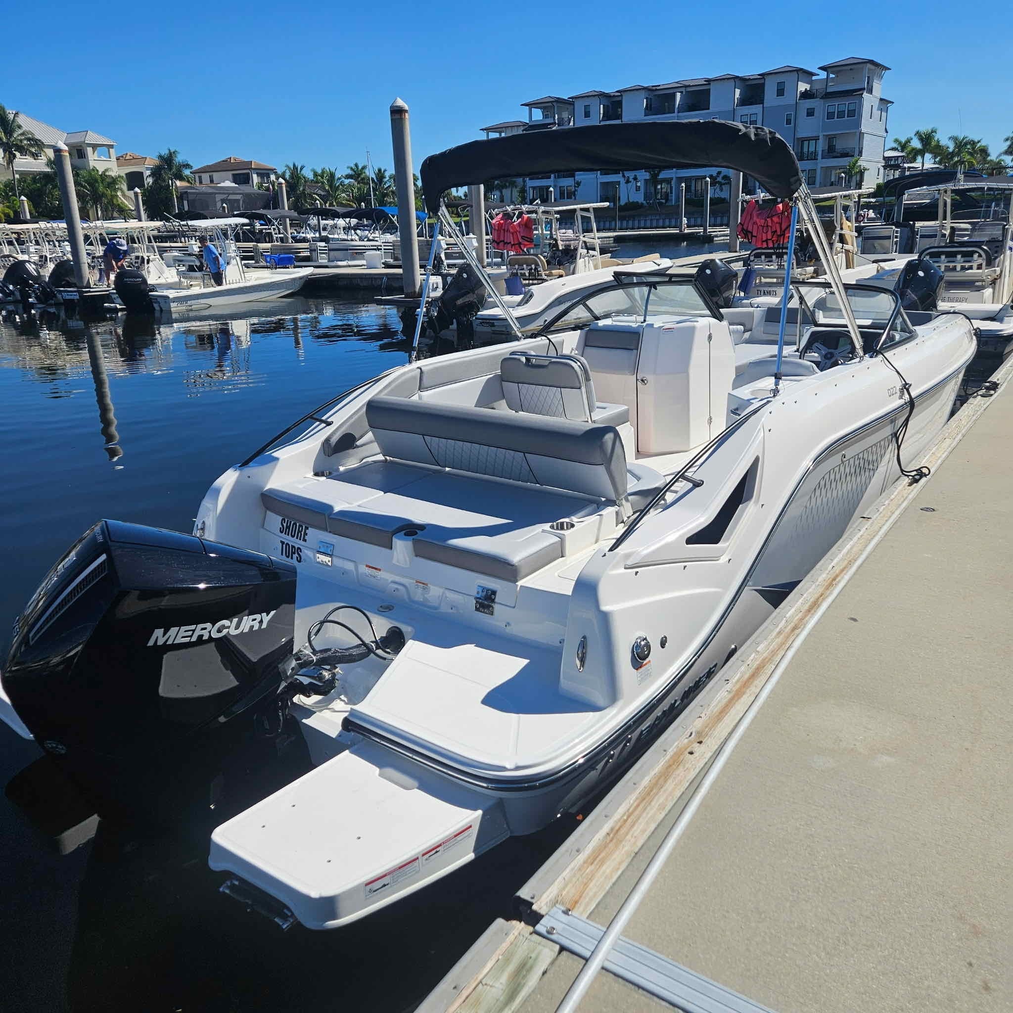 SHORE TOPS 22' Bayliner D22 200 HP - Cruising Only)
