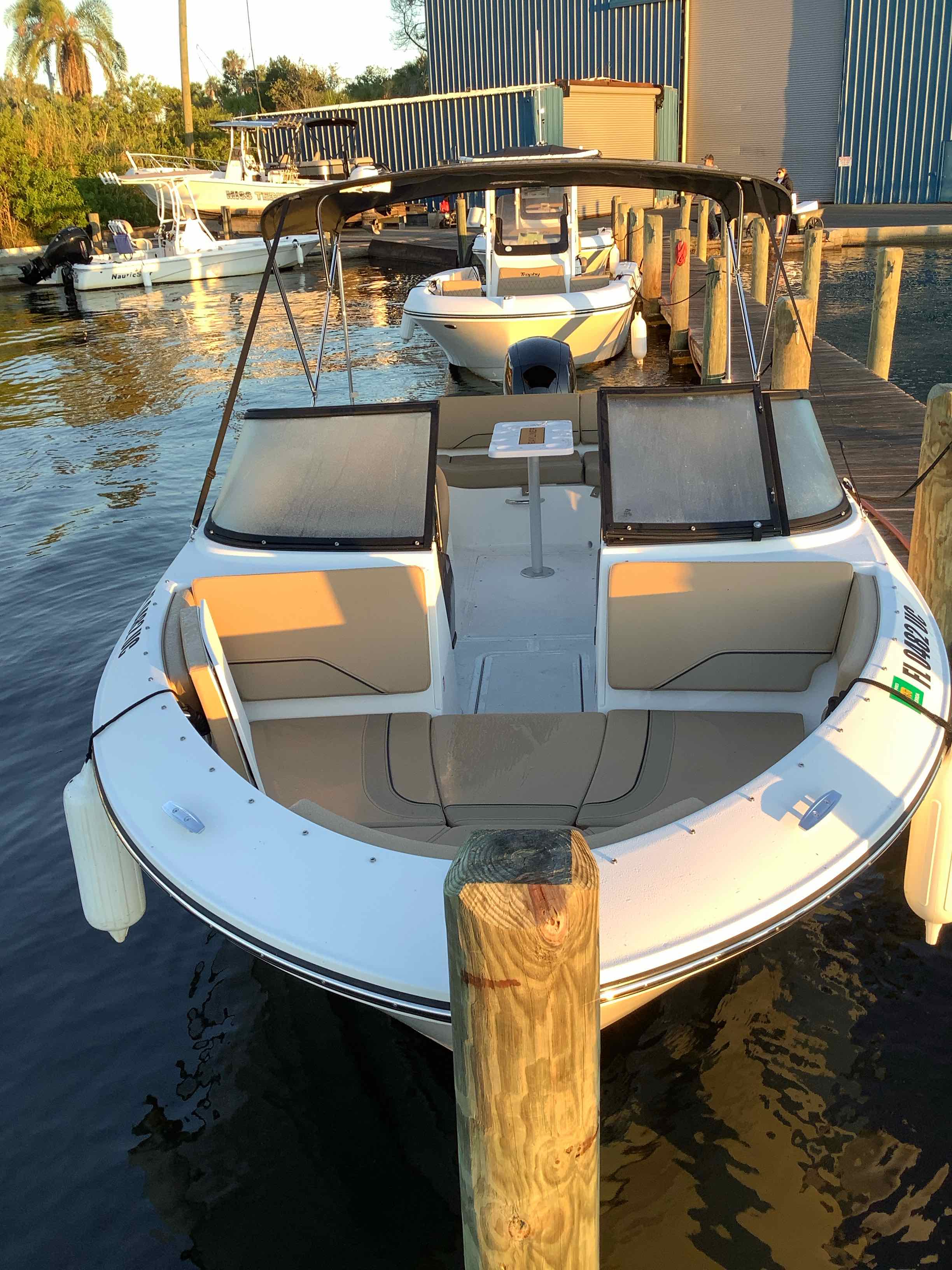 SANTANA (20' Bayliner V20 Deck Boat 150 HP - Cruising)