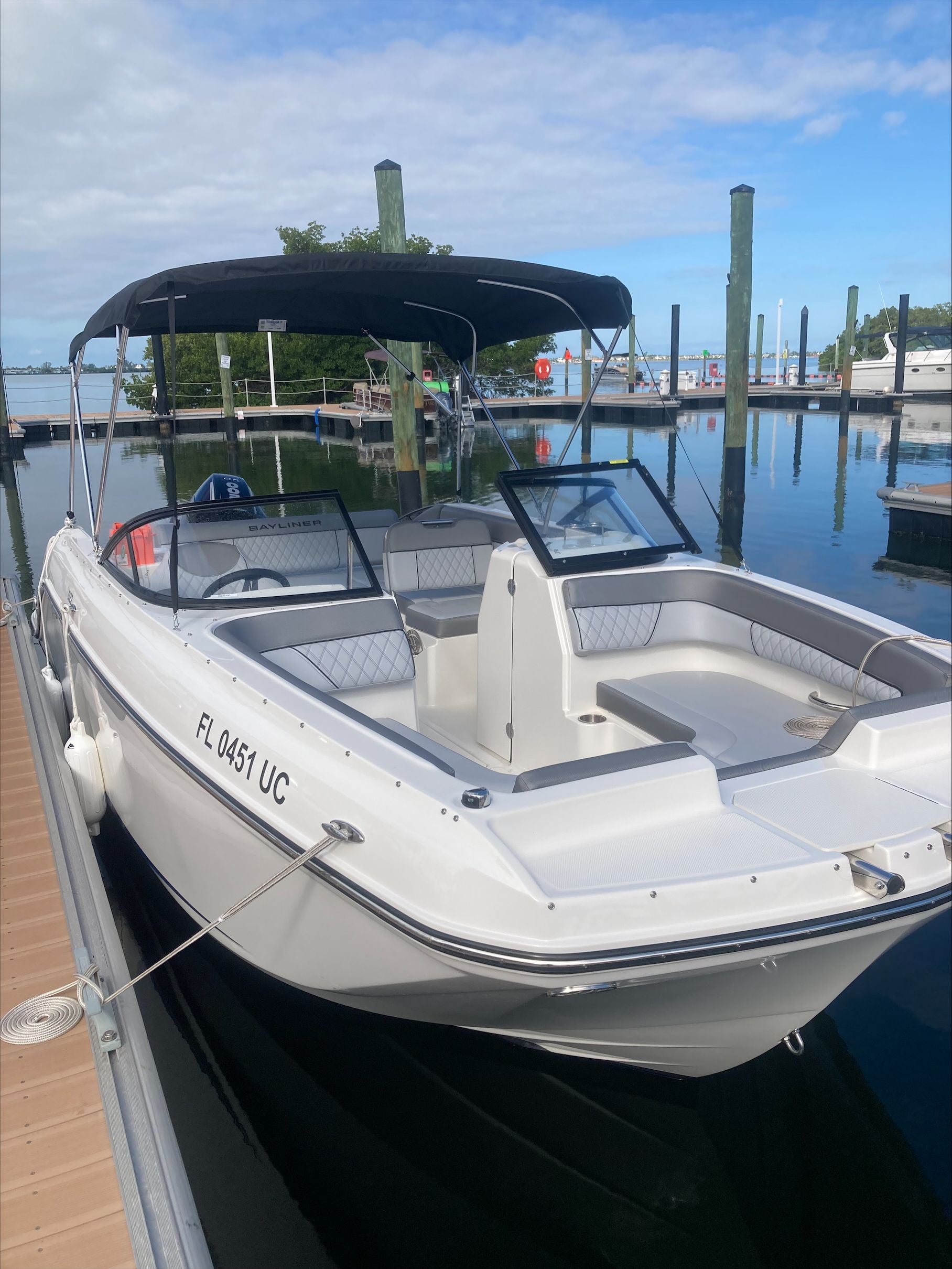 SQUID KID (22' Bayliner D22 200 HP - Cruising Only)