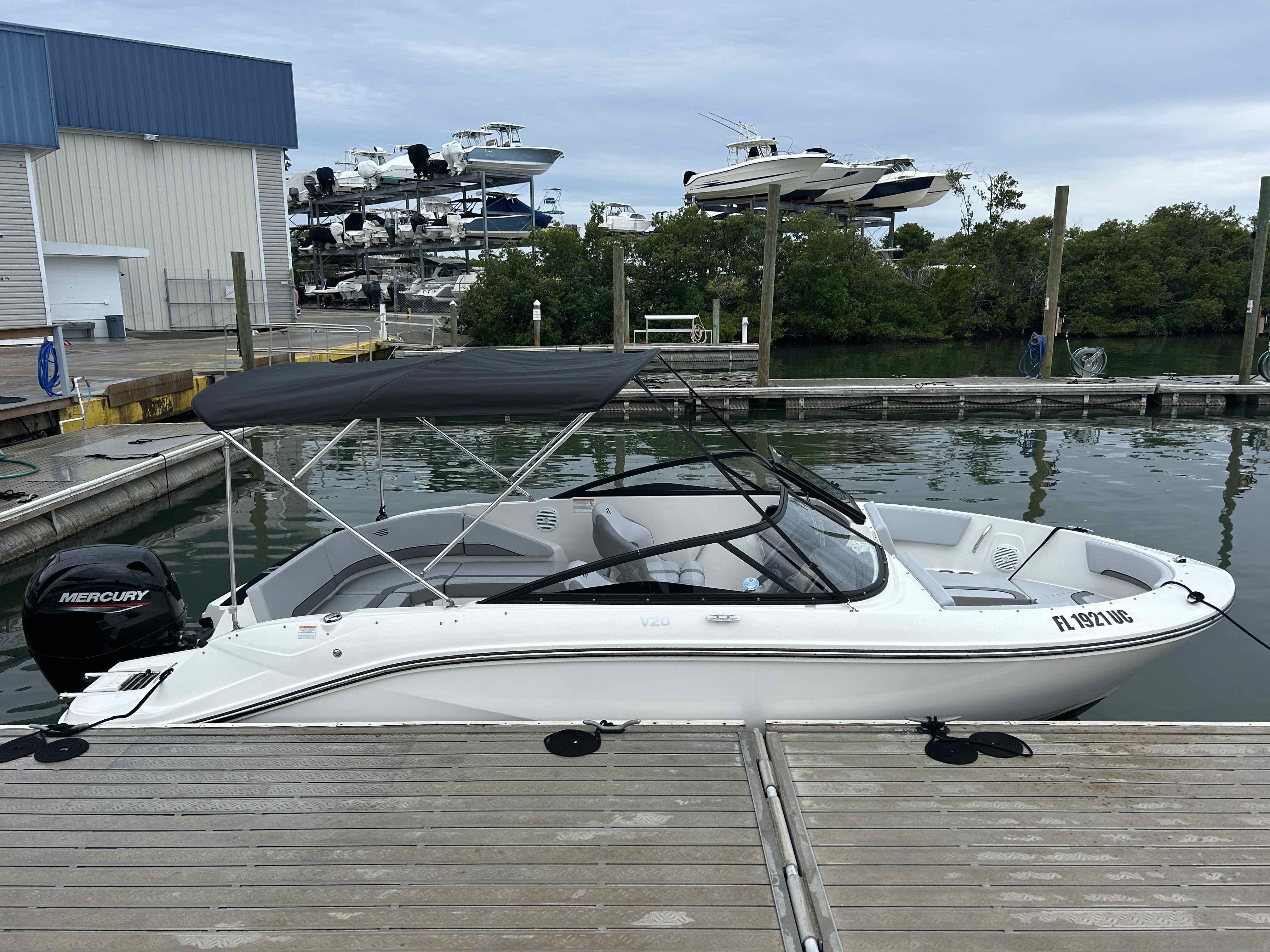 CRUZ AZUL - 20’ Bayliner V20 Cruiser (150 HP)