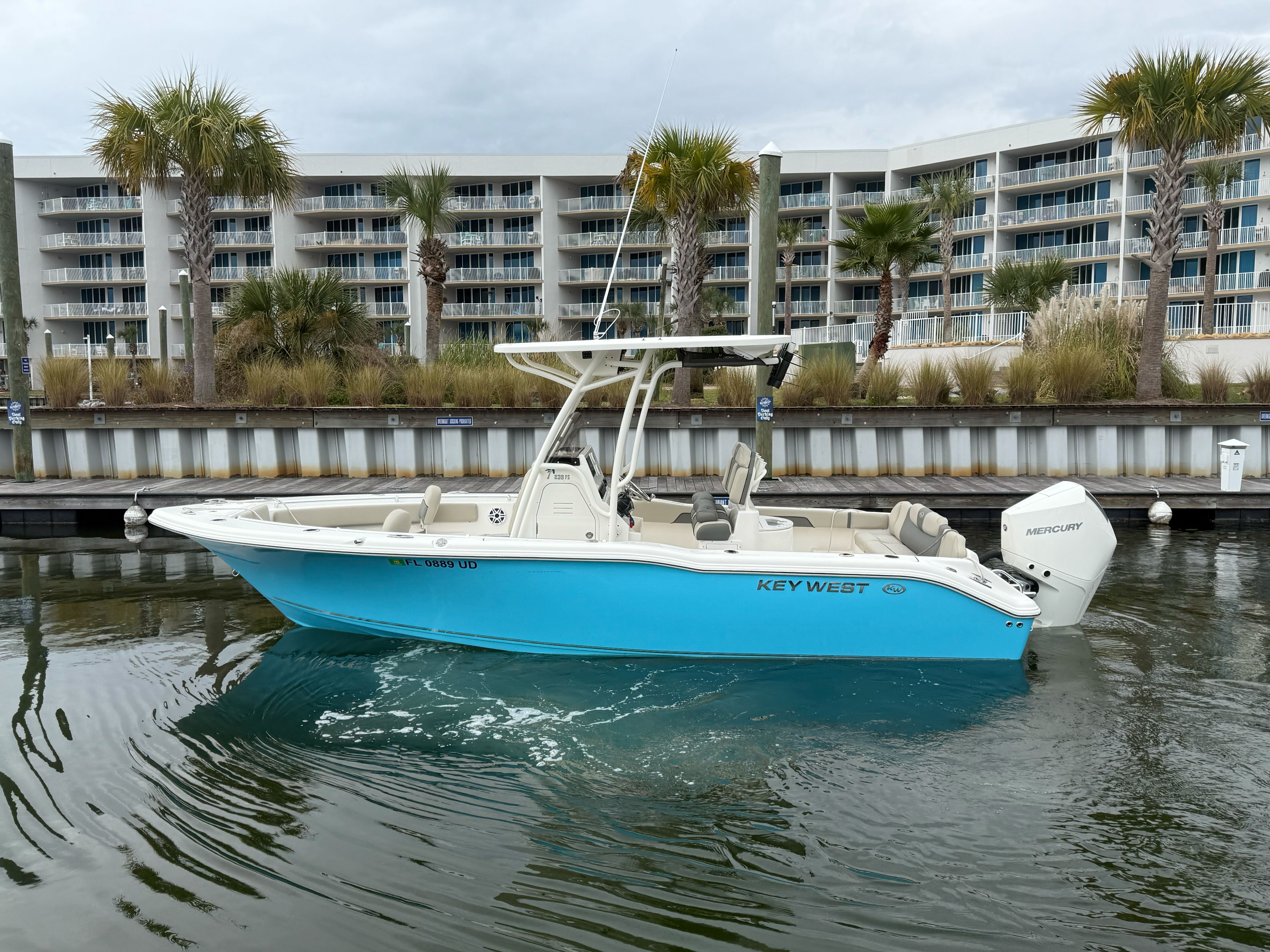 (350A) Key West Center Console (Vessel is Equipped with Electronic Throttle)