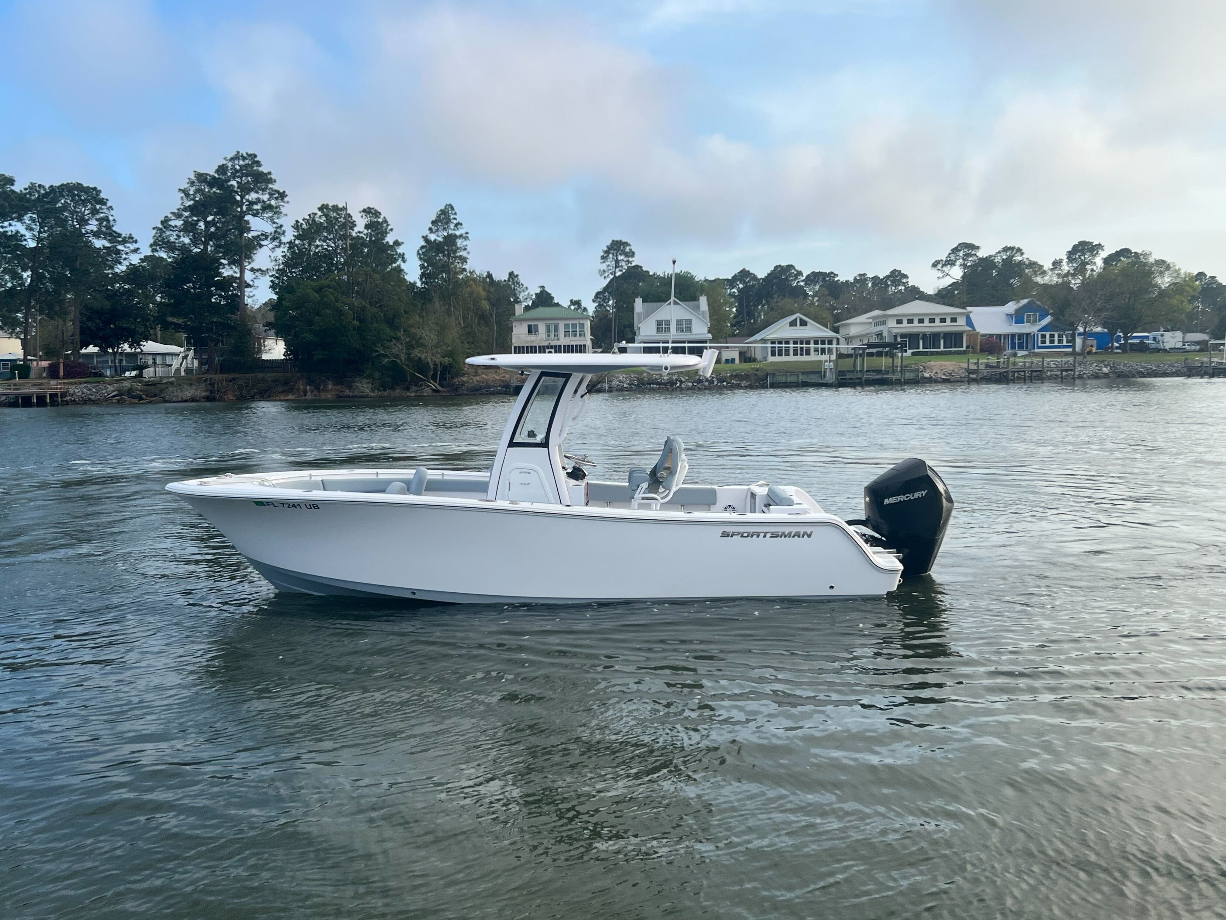 (358A) Sportsman 232  (Vessel Equipped with Electronic Throttle)