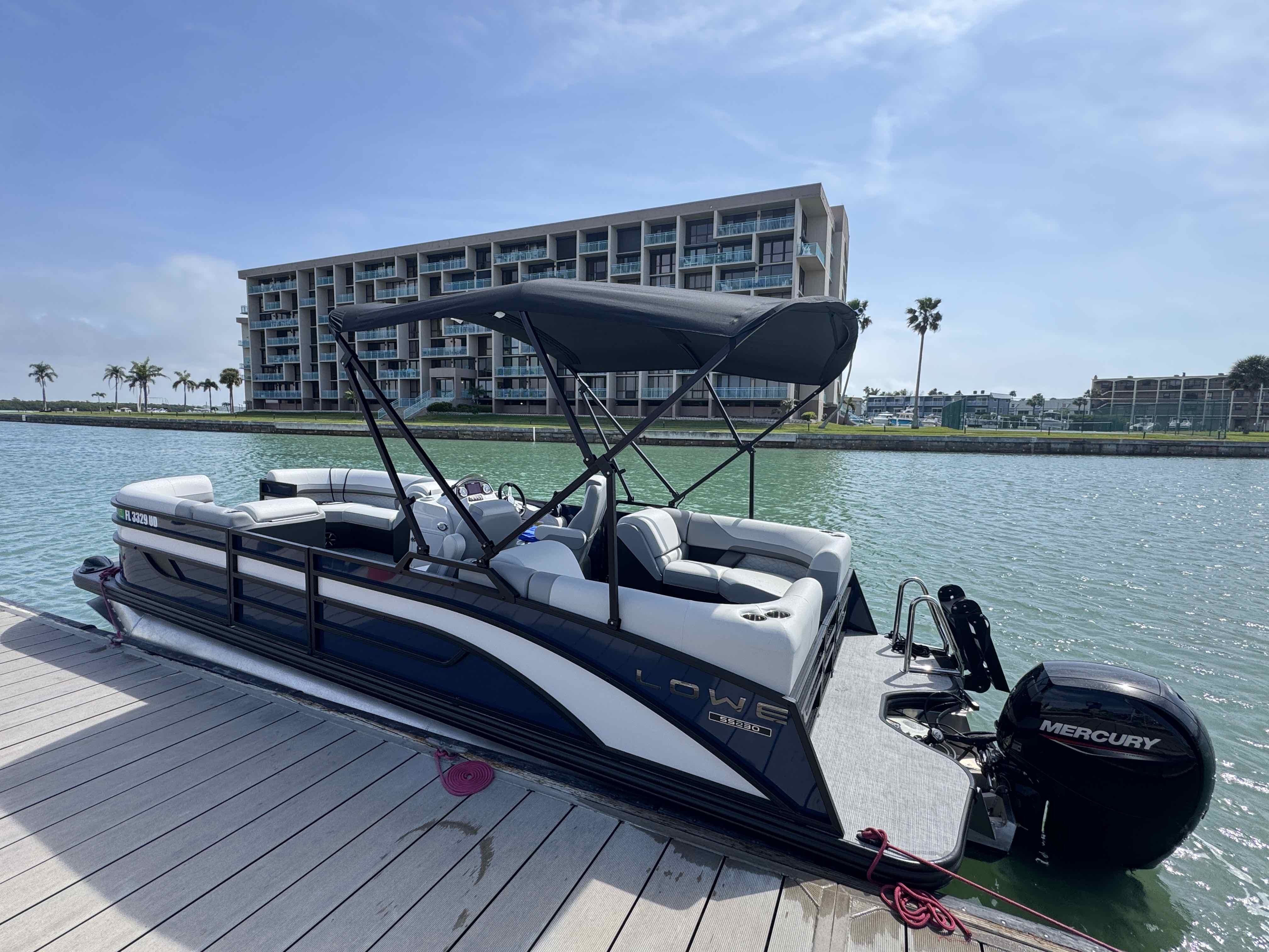 SWIFT SEA - 23' Lowe Tritoon (150 HP)