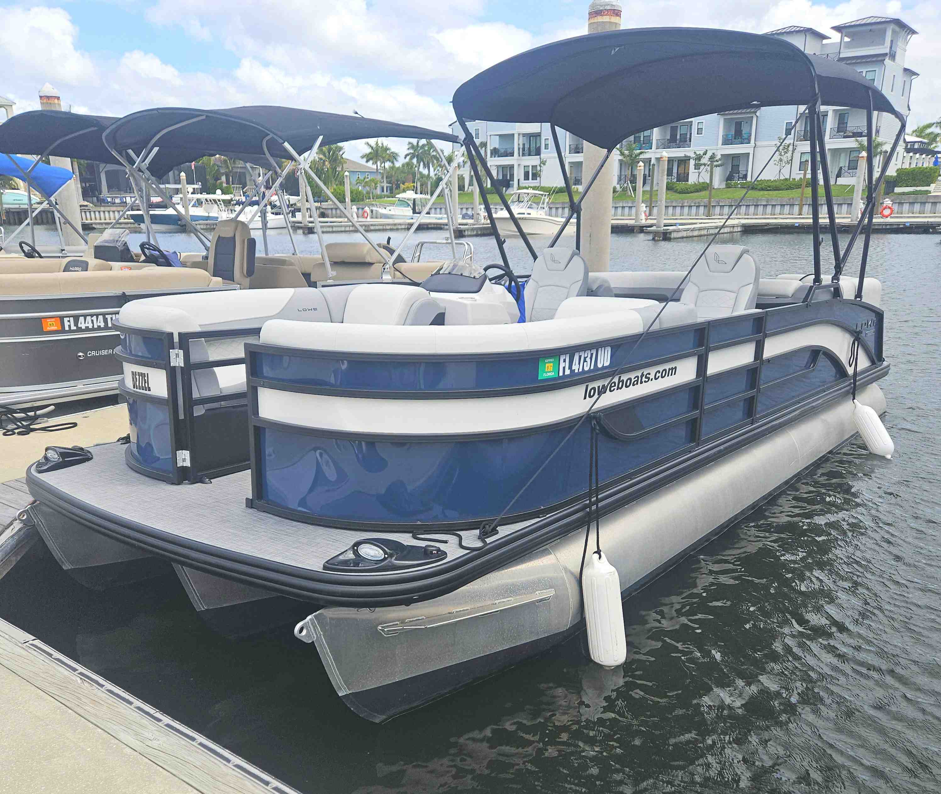 BEZZEL (23' LOWE SS230W 150XL MERCURY)