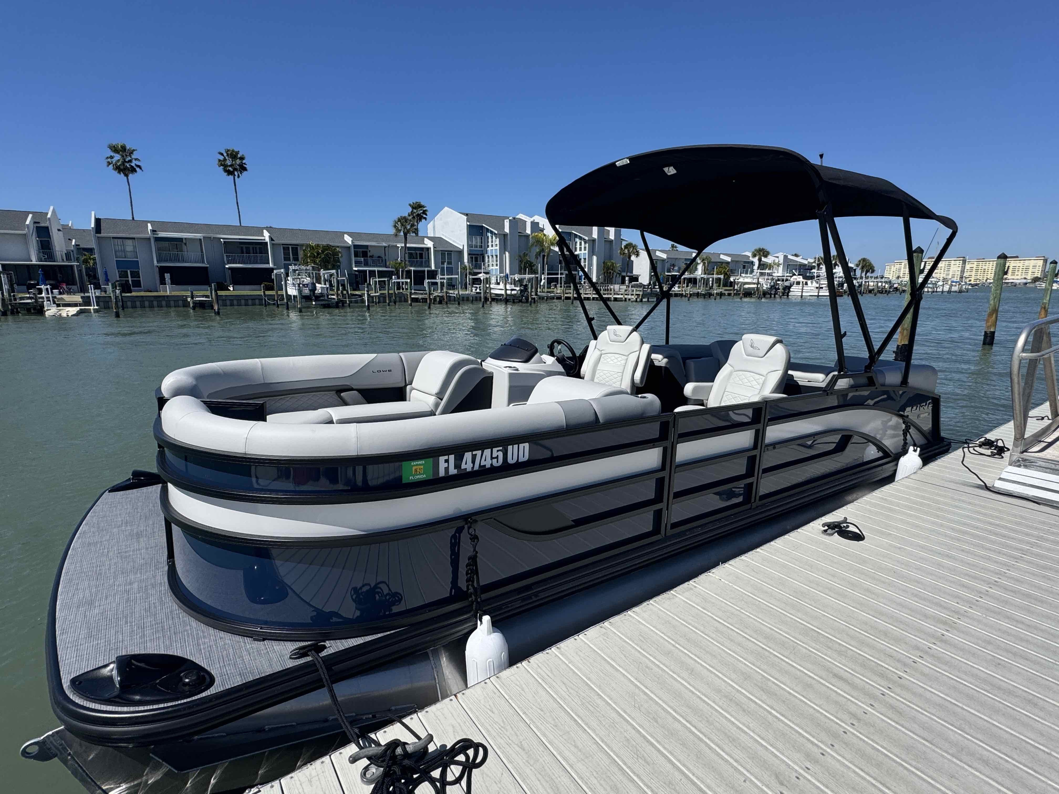 SHINNING STAR - 23’ Lowe Tritoon (150 HP)