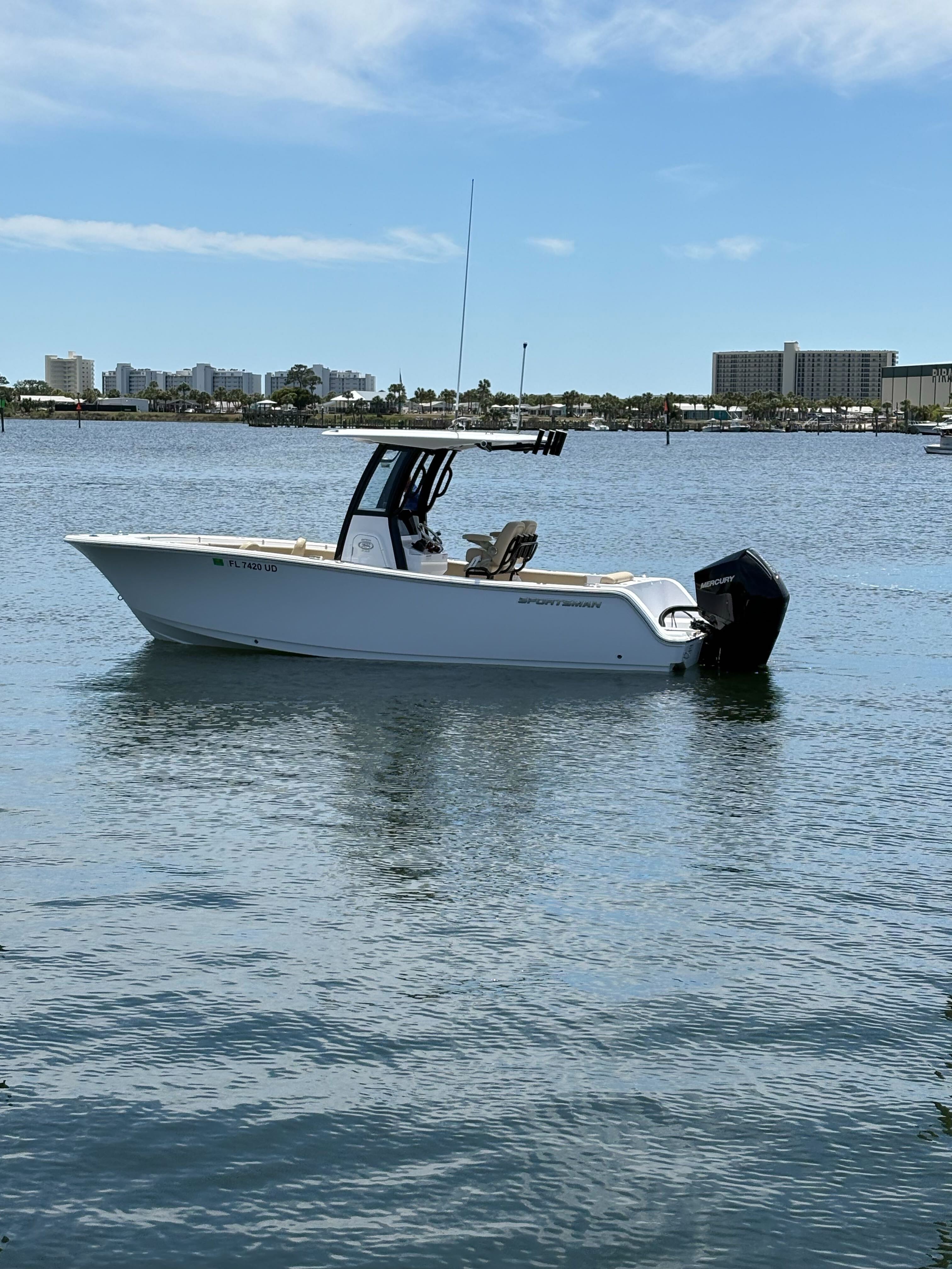 (359A) Sportsman 232  (Vessel Equipped with Electronic Throttle)