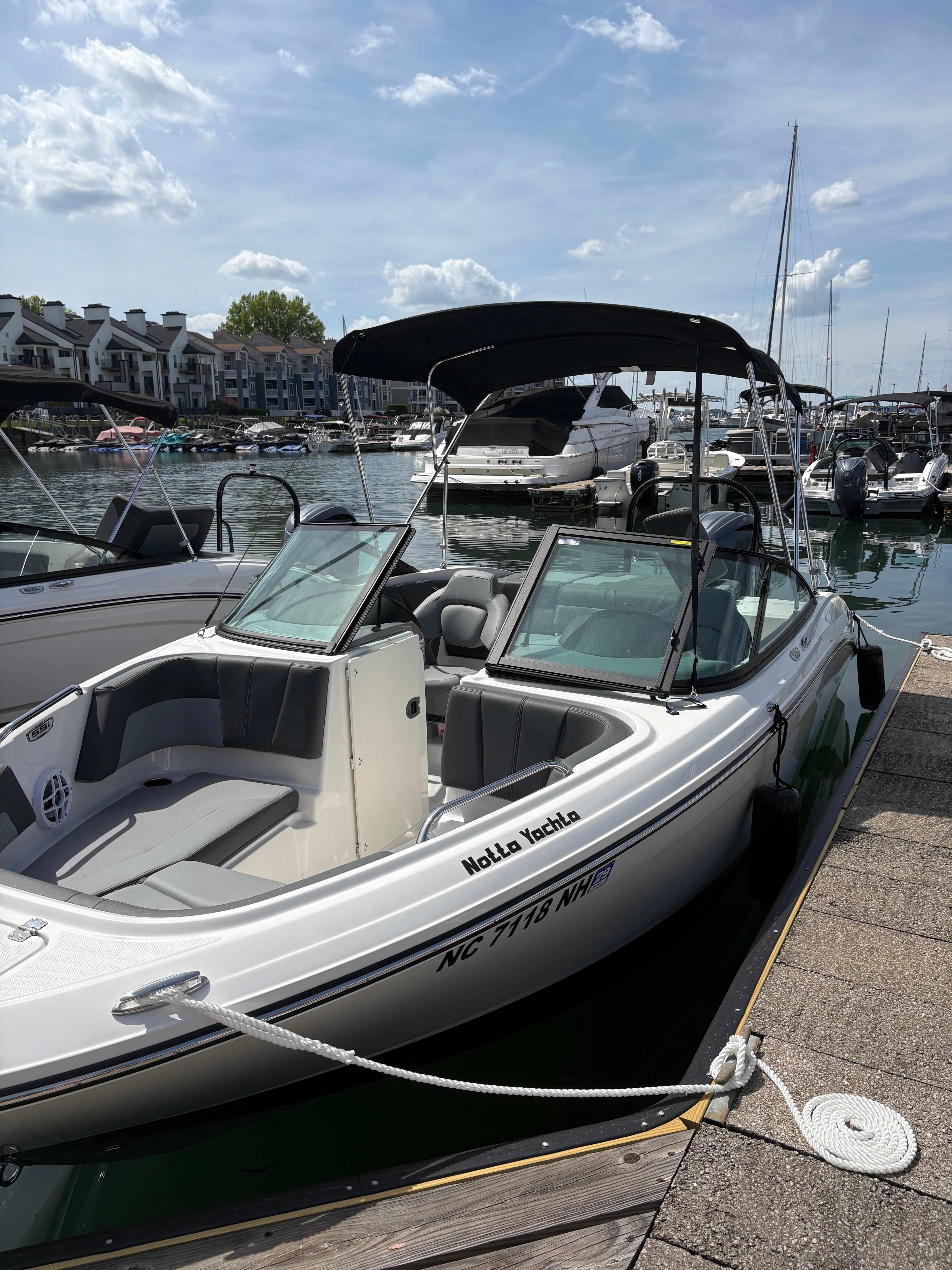 Notta Yachta [A] | 2026 Chaparral 21 SSI OB | NO PETS. (h)