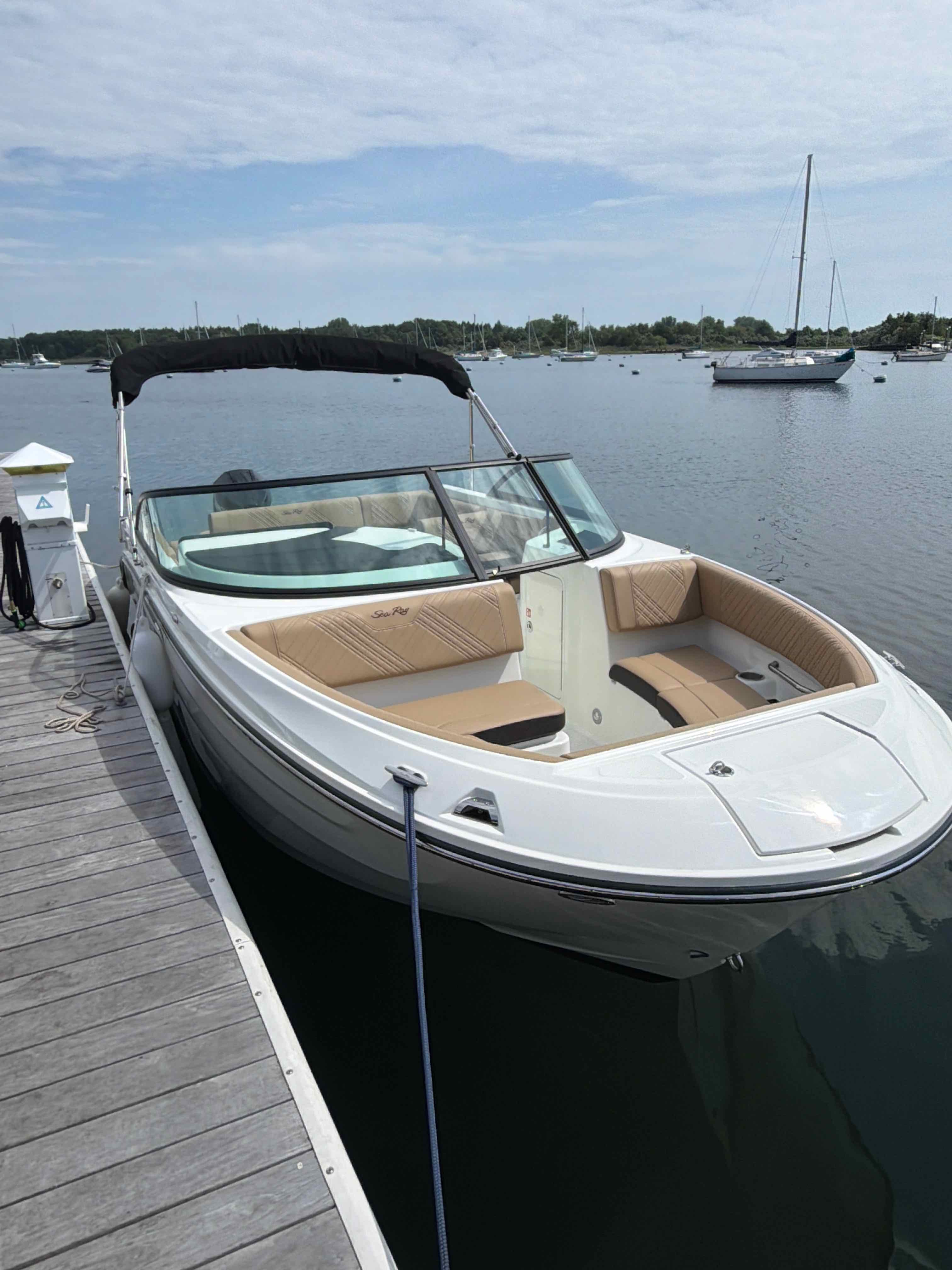 PAWTUXET (23' Sea Ray SDO 230 200 HP - cruising)
