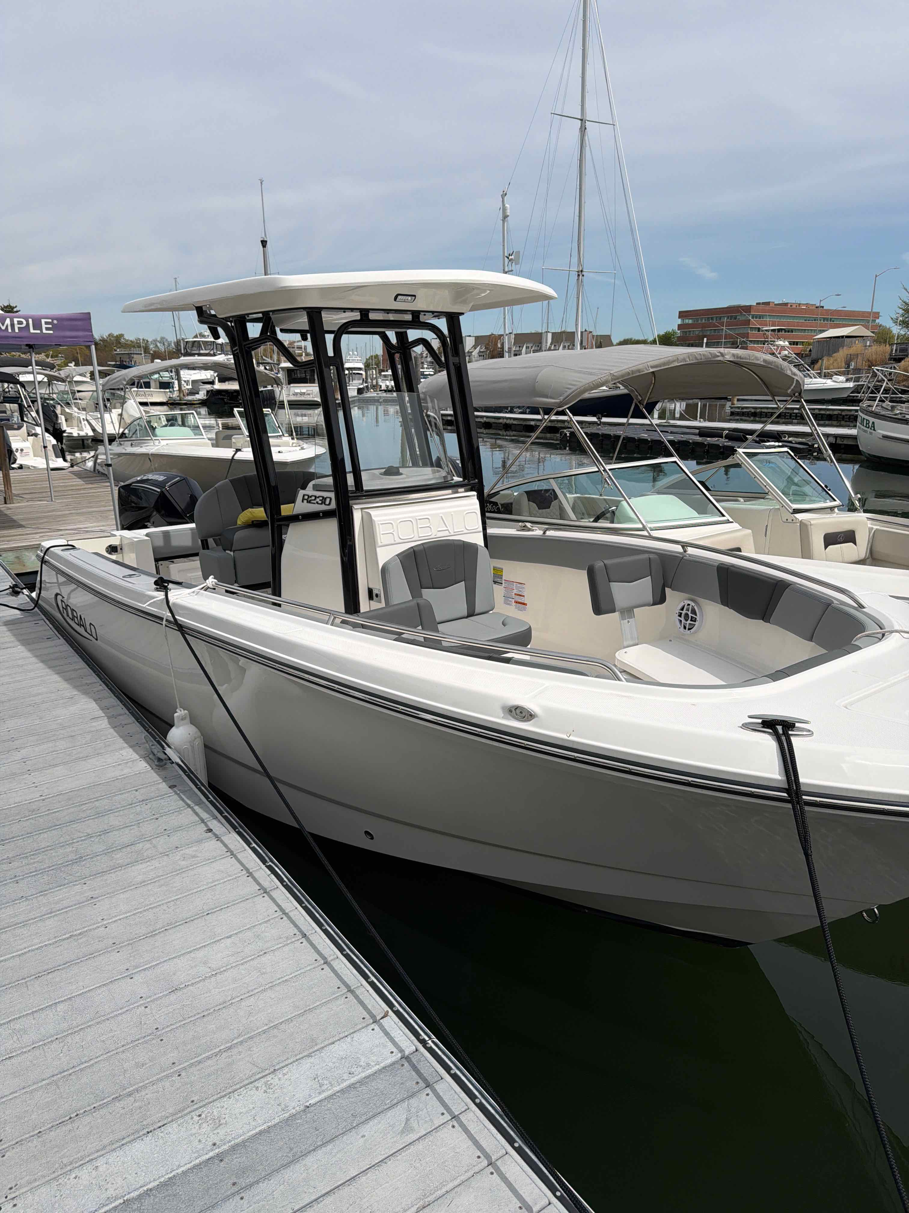 Miles (23ft Offshore CC Robalo R230)