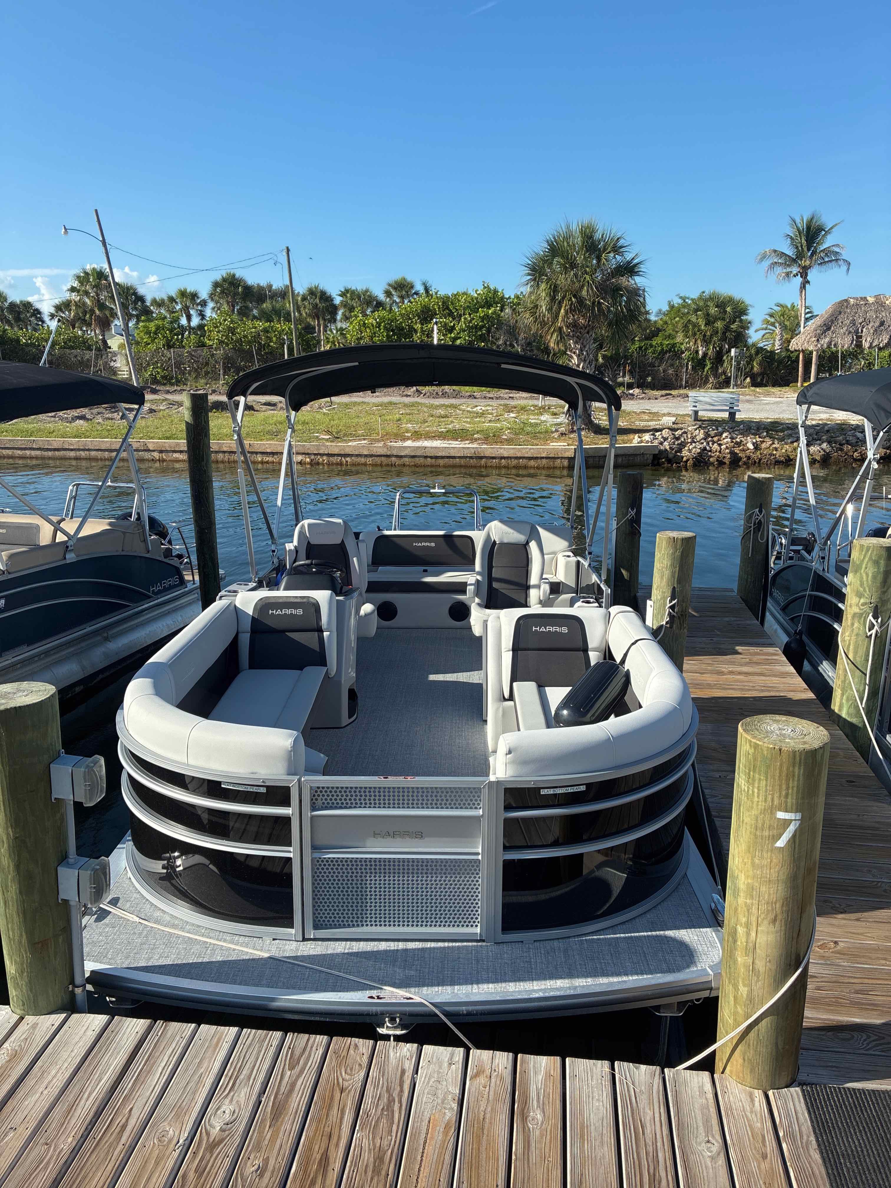 FLAT BOTTOM PEARLS (23' Harris HCX23 Tritoon 150 HP - Fishing or Cruising)