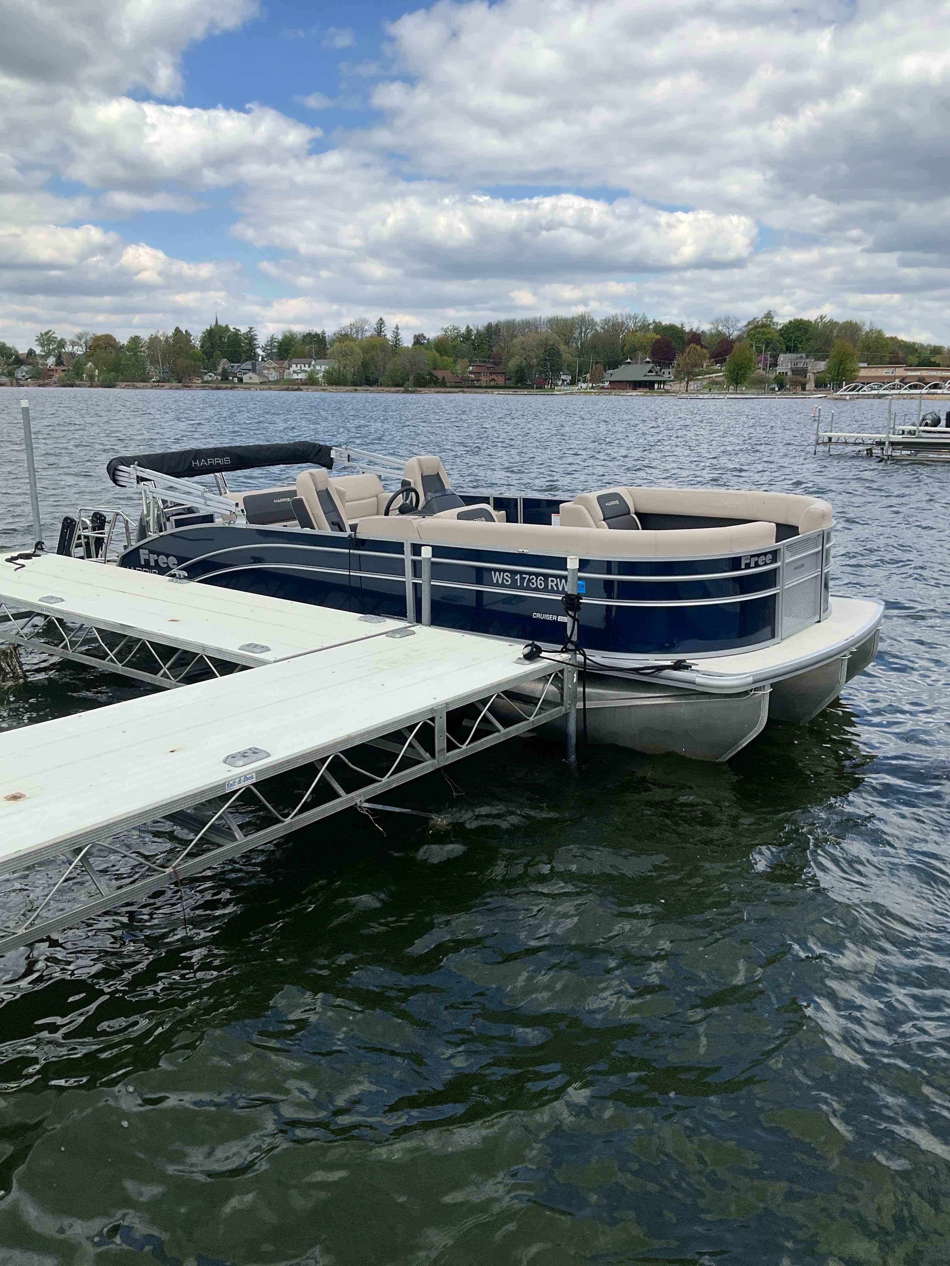 Free (23' Harris HCX23 Tritoon 150 HP - Fishing or Cruising)