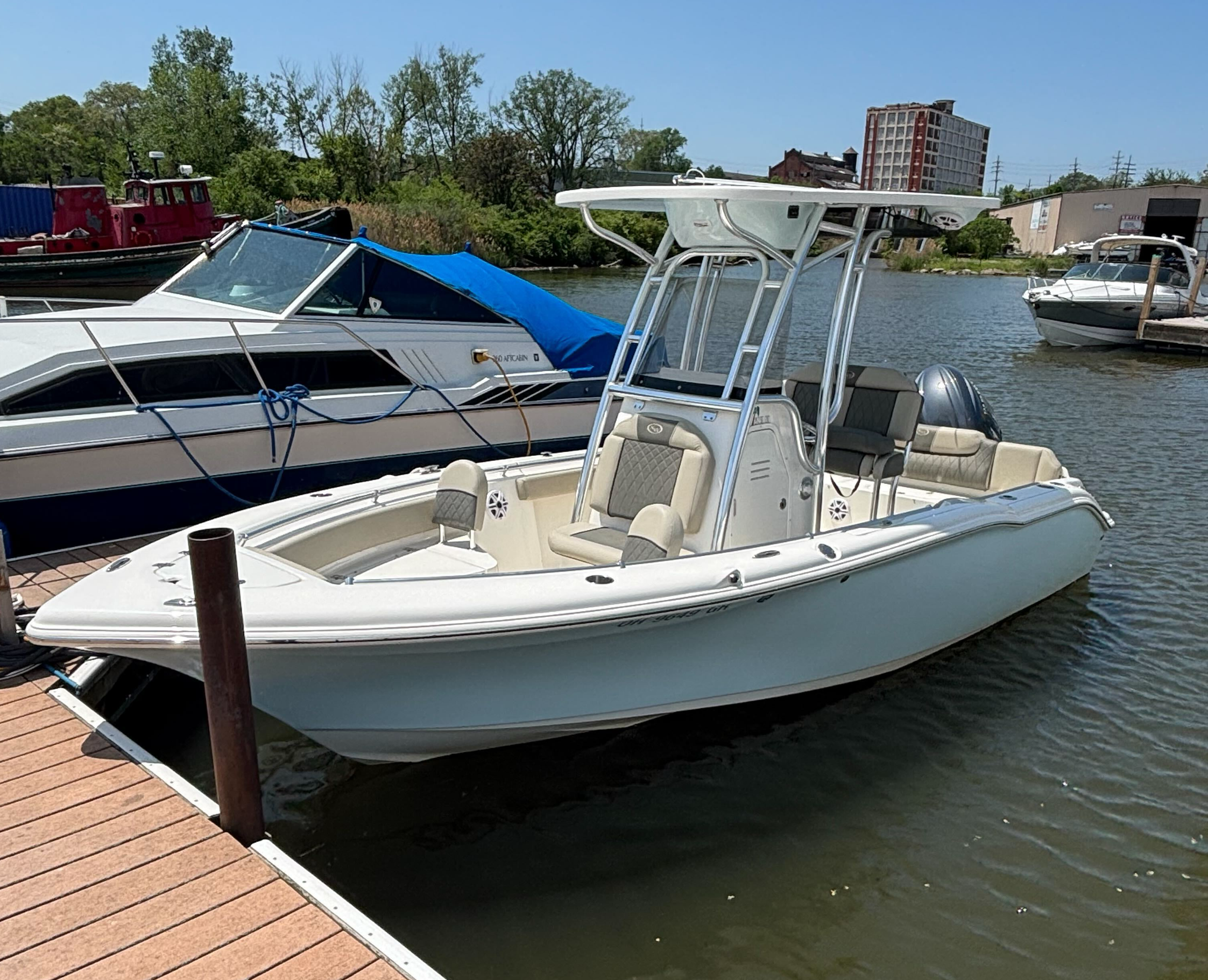 21' Center Console - 4077
