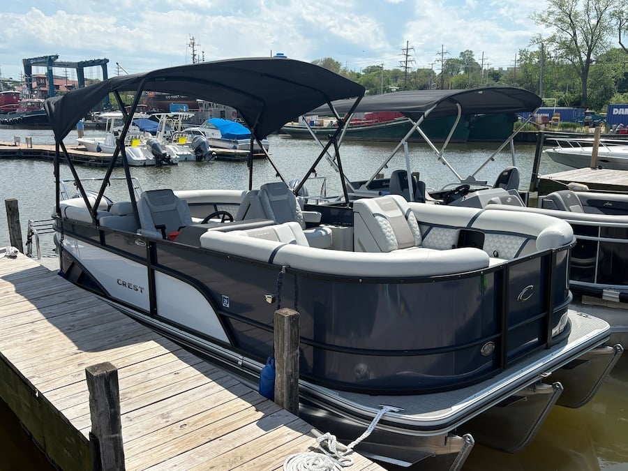 23' Pontoon - 1046 - No Fishing