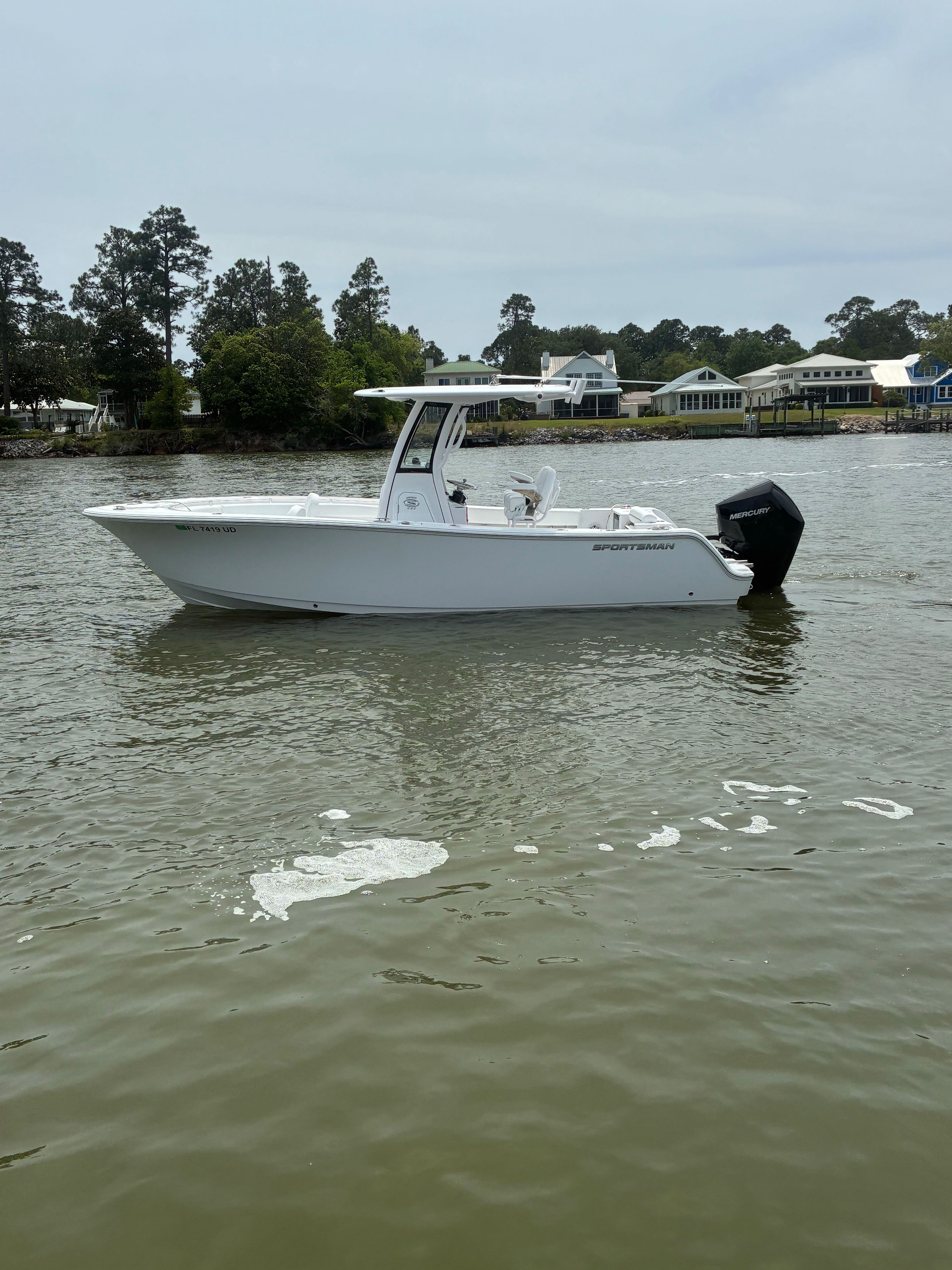 (367A) Sportsman 232  (Vessel Equipped with Electronic Throttle)