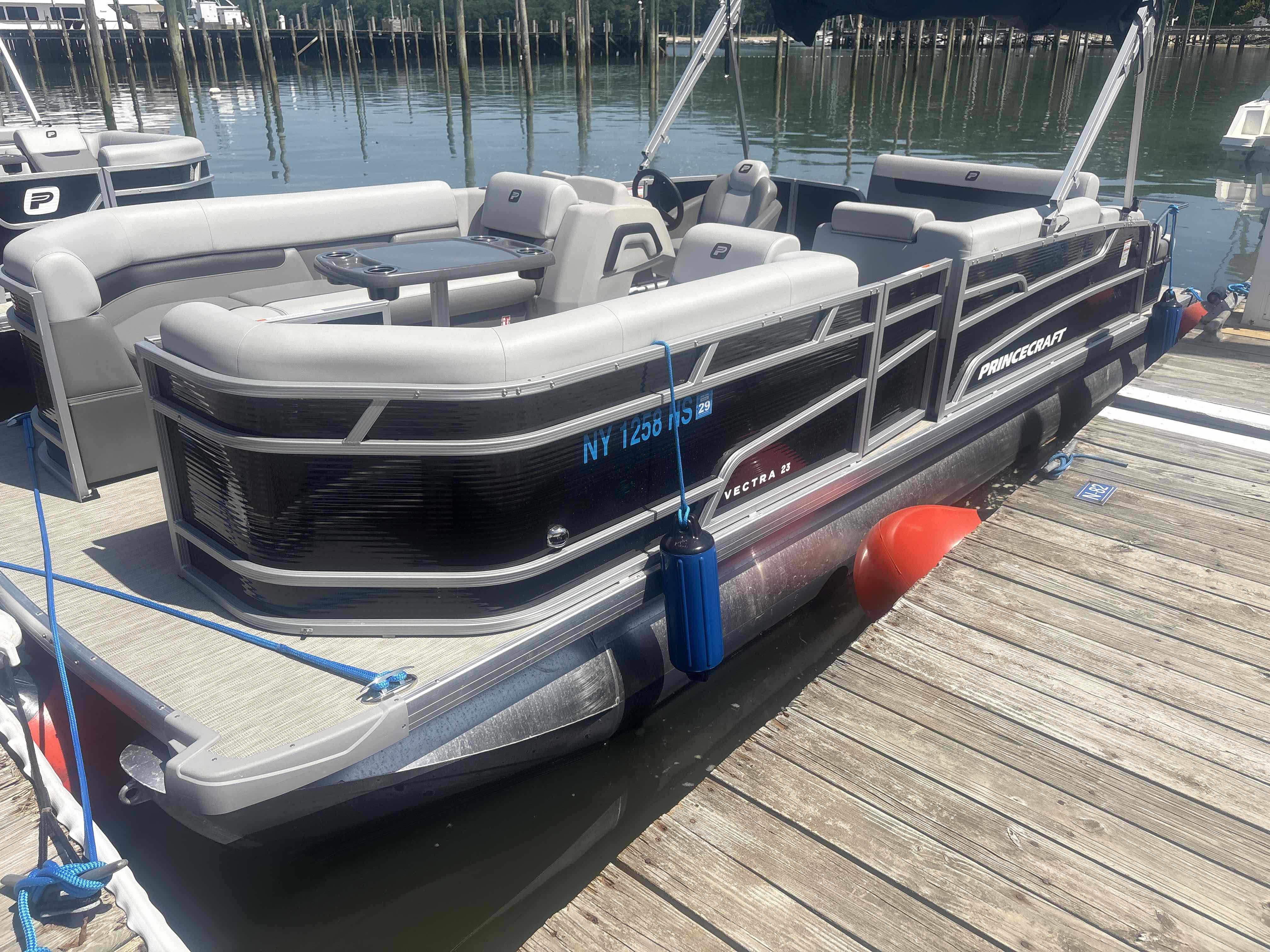 Land 2 Sea (PRINCECRAFT VECTRA 23 RL) NO FISHING! HARBOR ONLY!