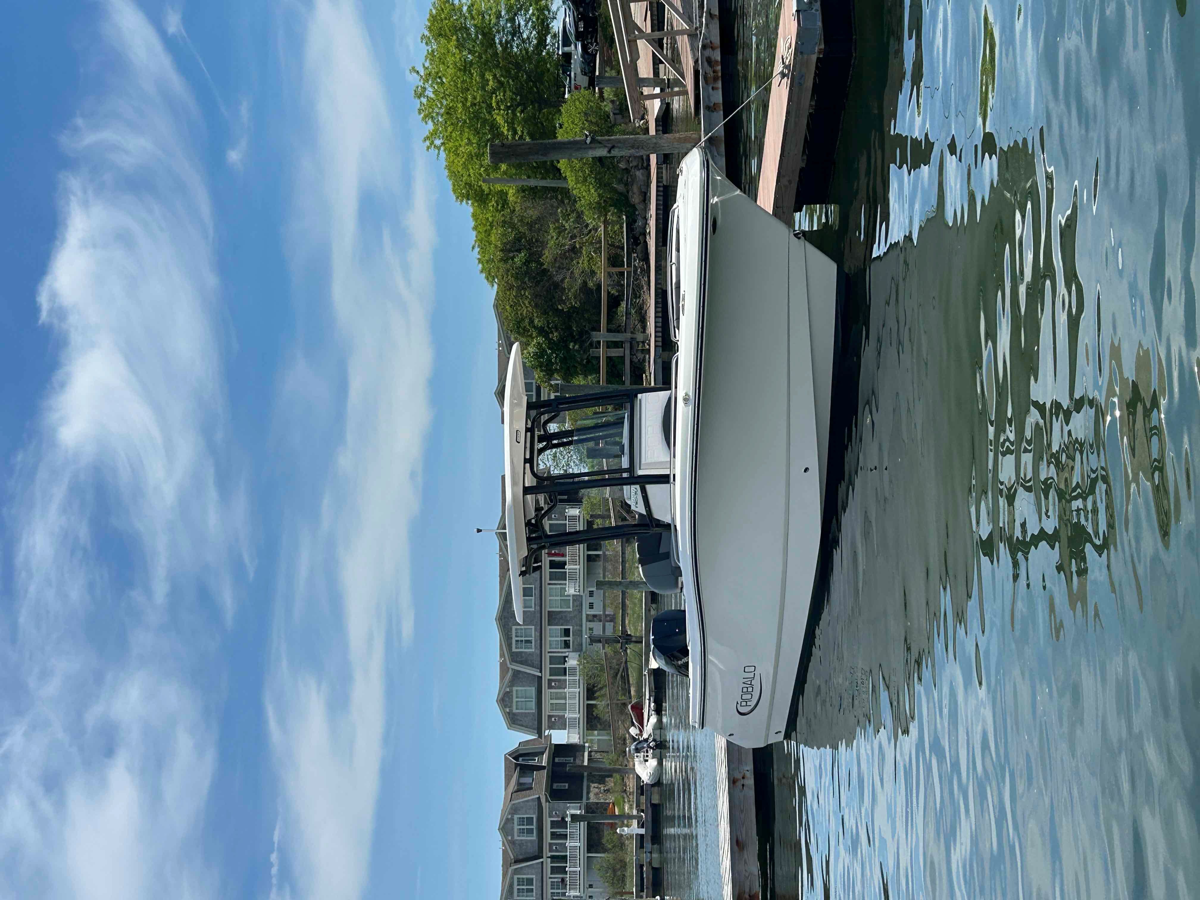 OCEAN AVENUE (23ft Offshore CC Robalo R230)