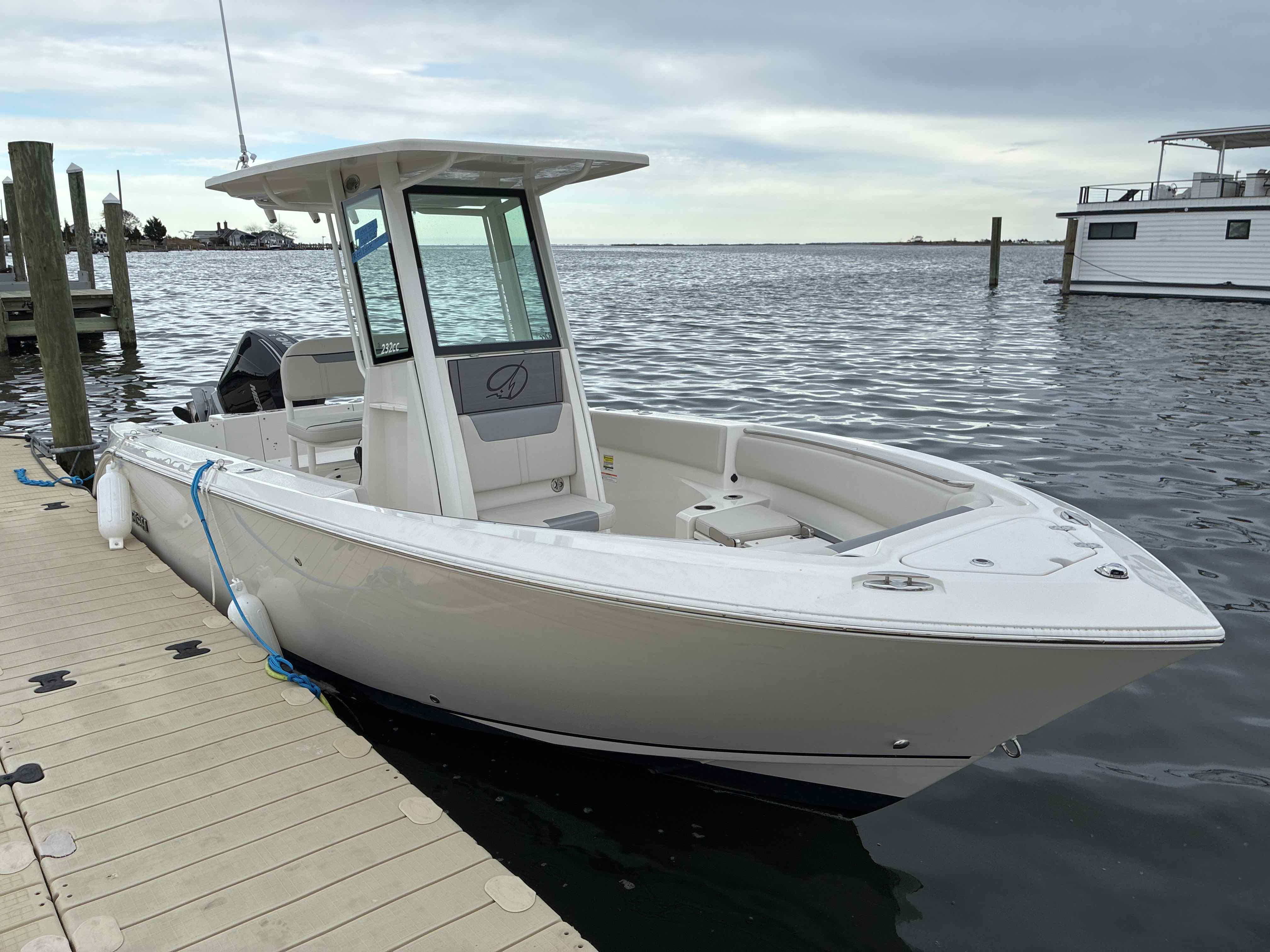 REEL ESTATE (Sailfish 232 CC)