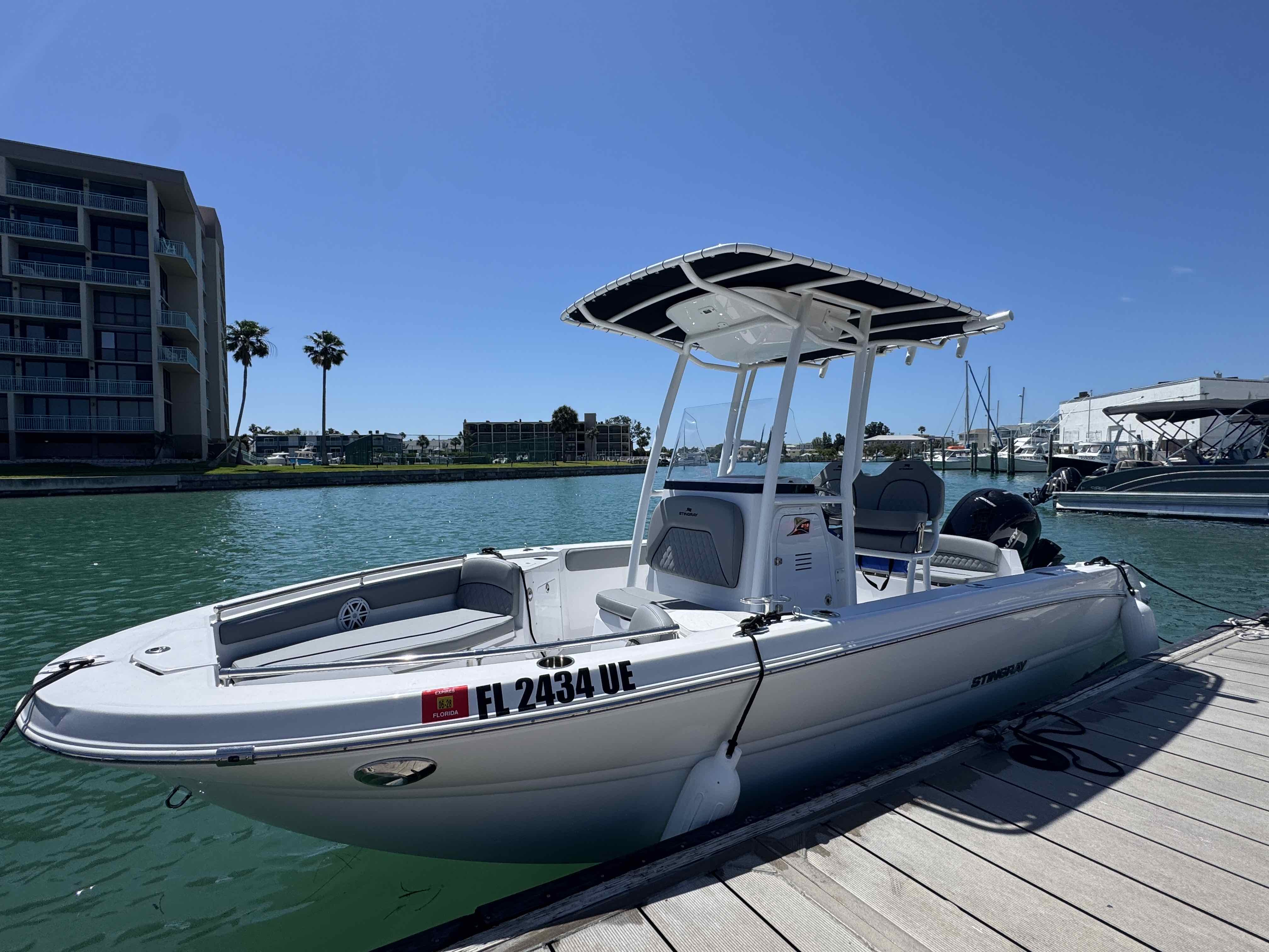 REEL RAYS - 21' Stingray Center Console (150 HP)