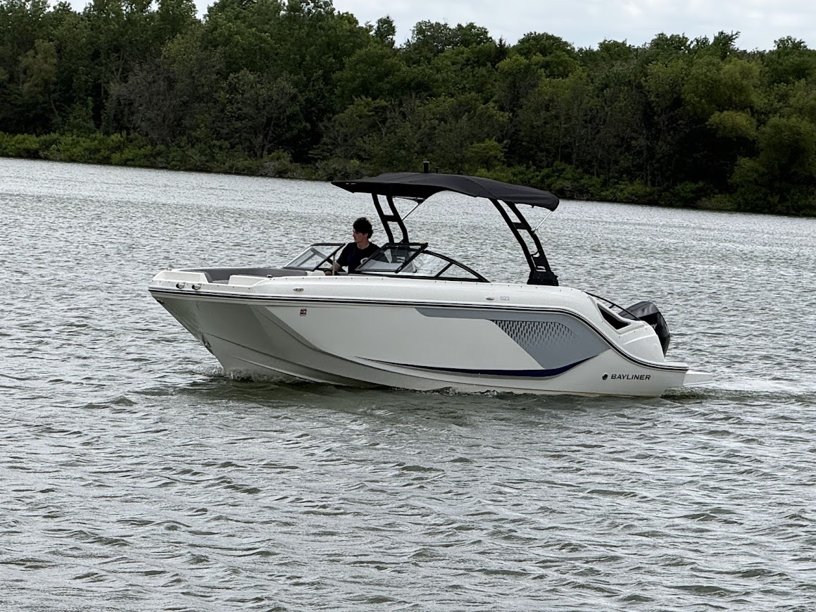 Bayliner (B12) Outboard (Pet Friendly)