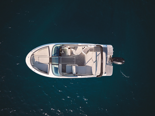 Sea Ray (S24) Outboard (Pet Friendly)
