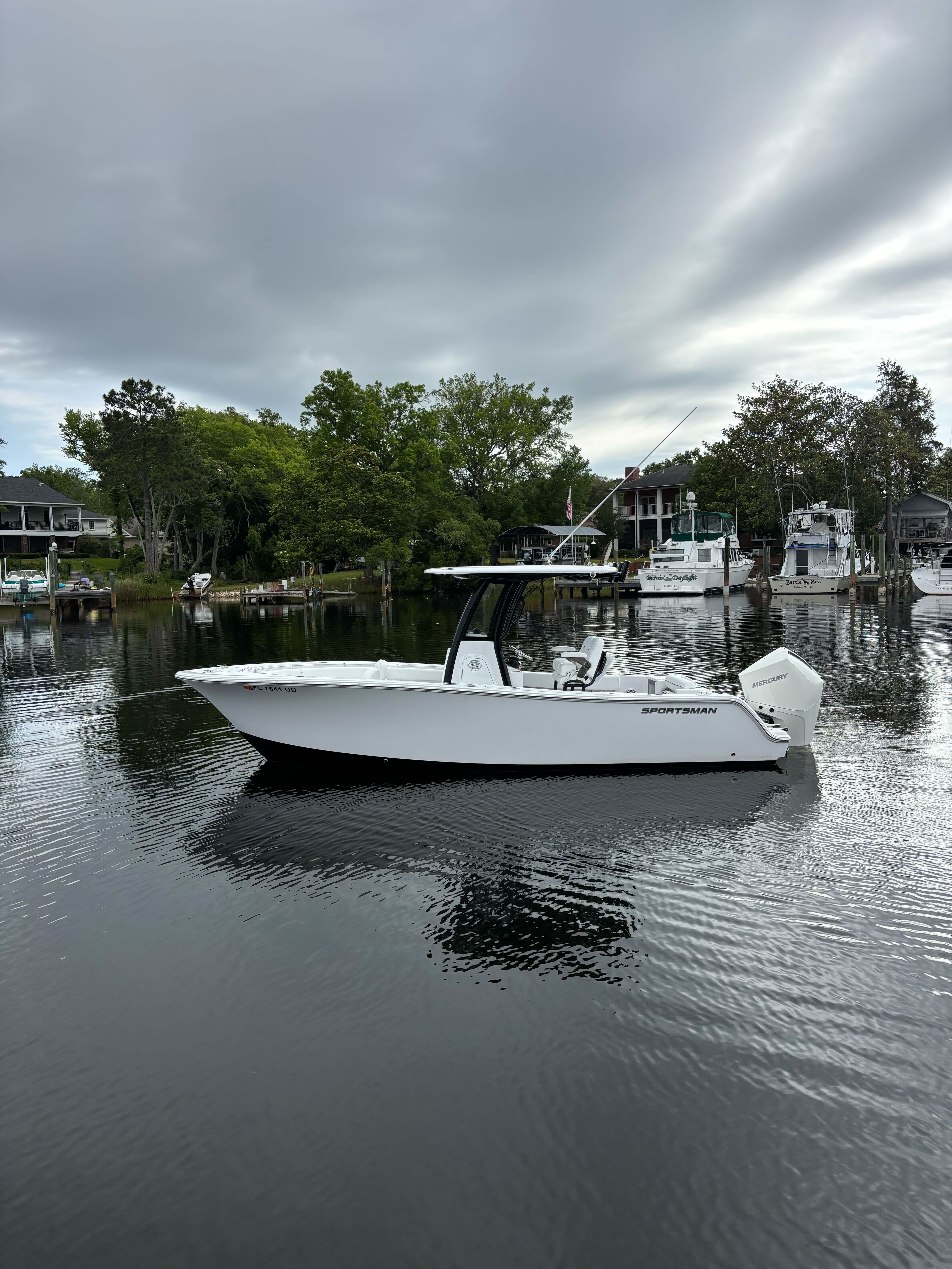 (371A) Sportsman 212   (Vessel Equipped with Electronic Throttle)